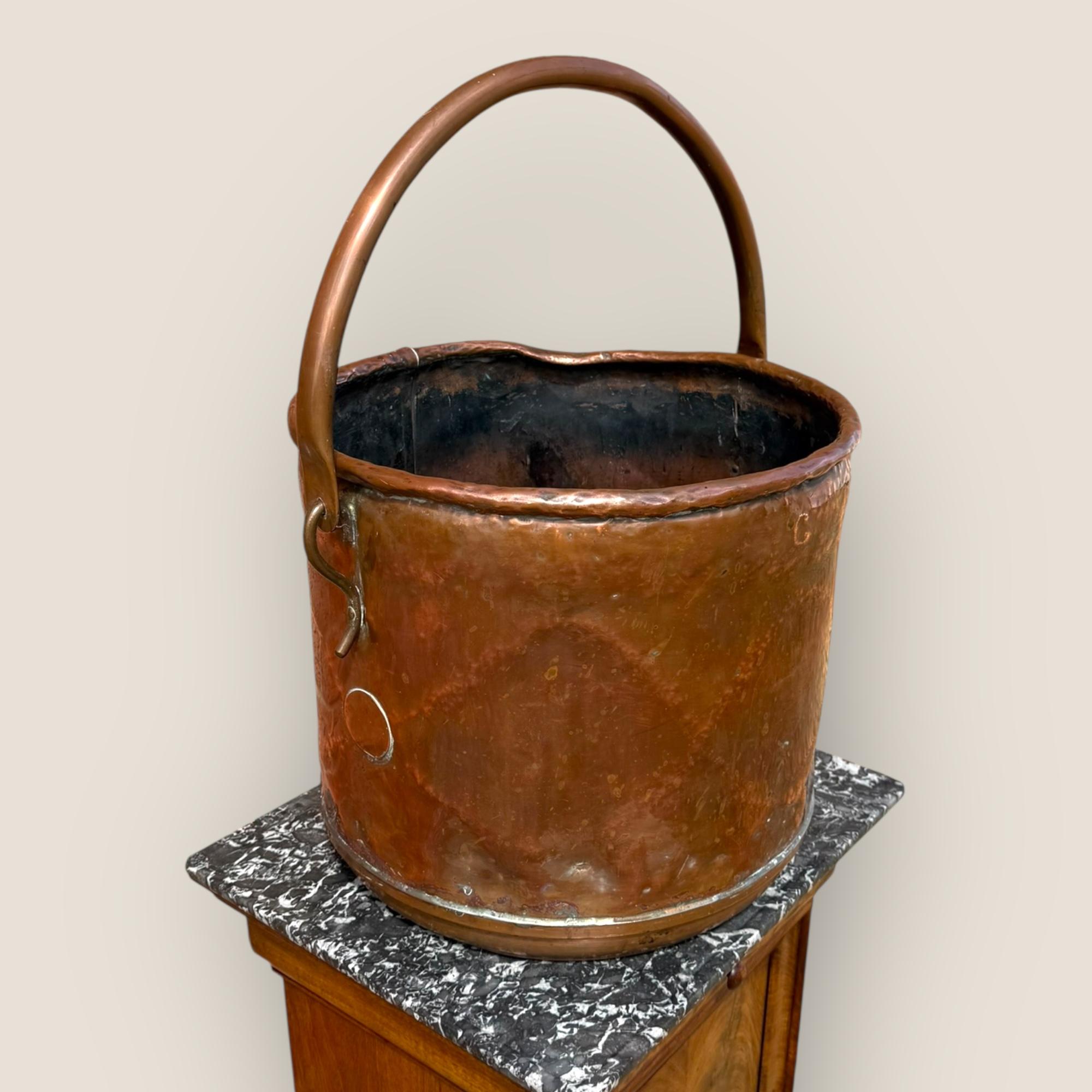British Large Antique Copper Firewood Bucket with Handle For Sale