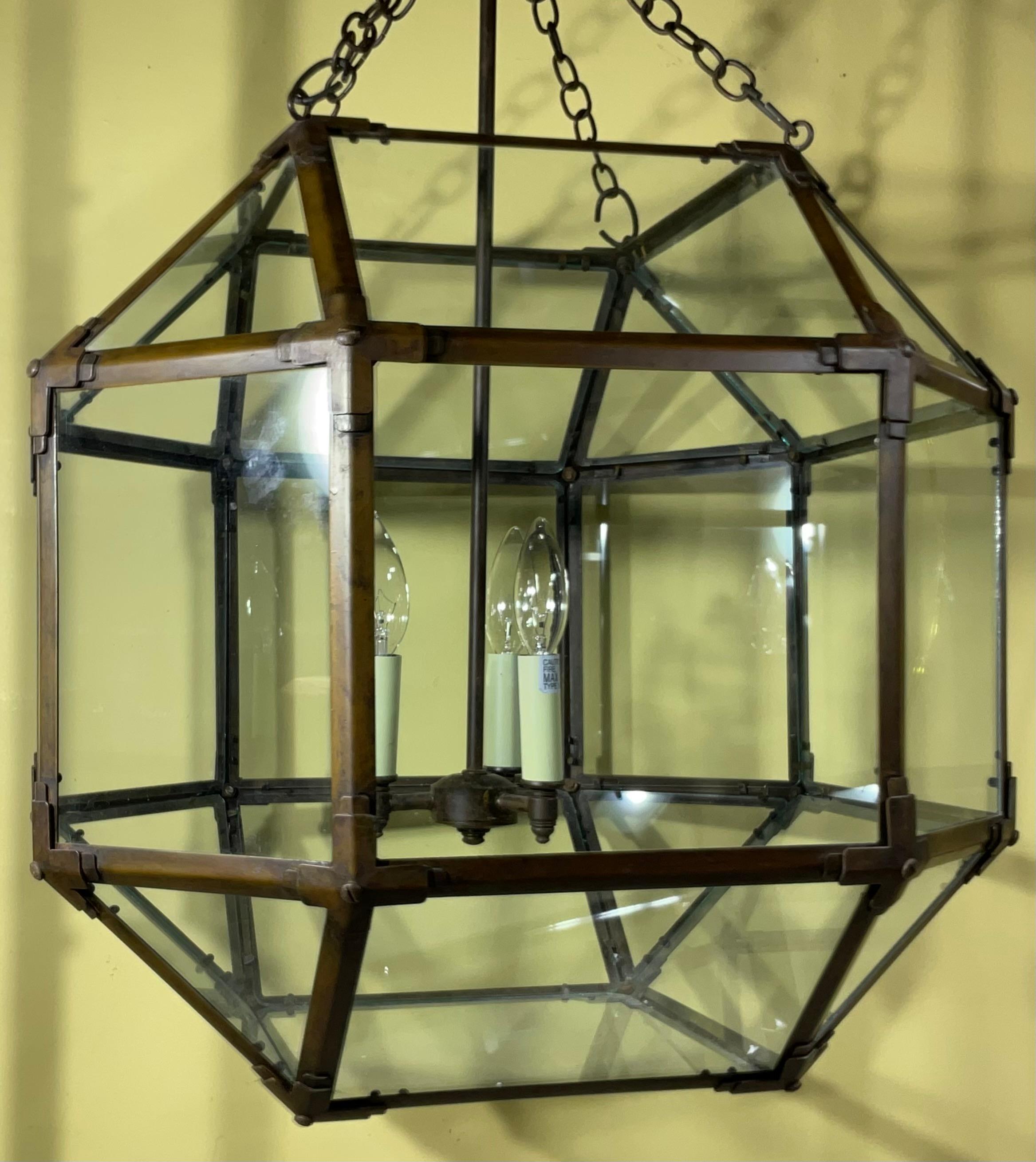 Grande  Lámpara/pendiente de techo octogonal de cobre antiguo y cristal en venta 3