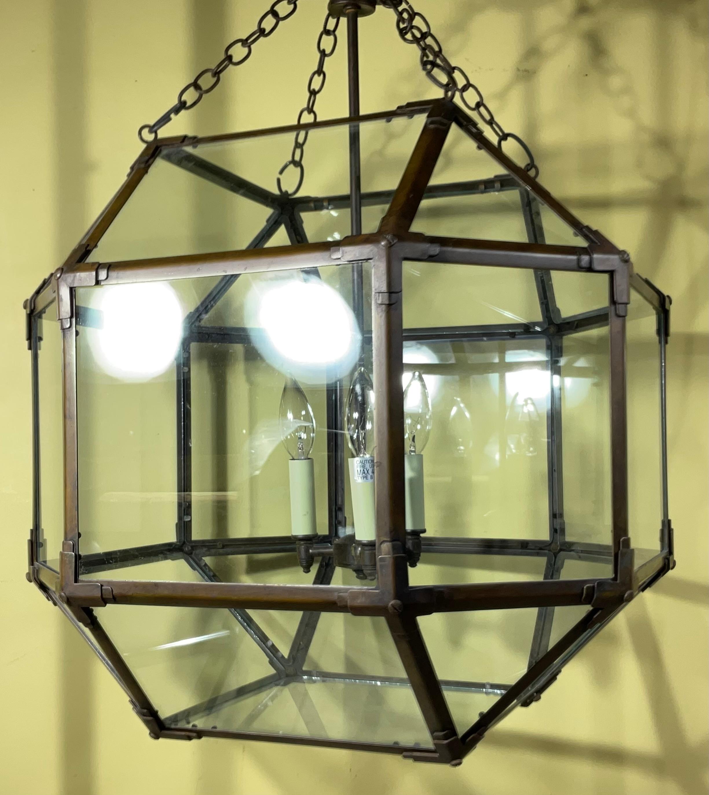Grande  Lámpara/pendiente de techo octogonal de cobre antiguo y cristal en venta 4