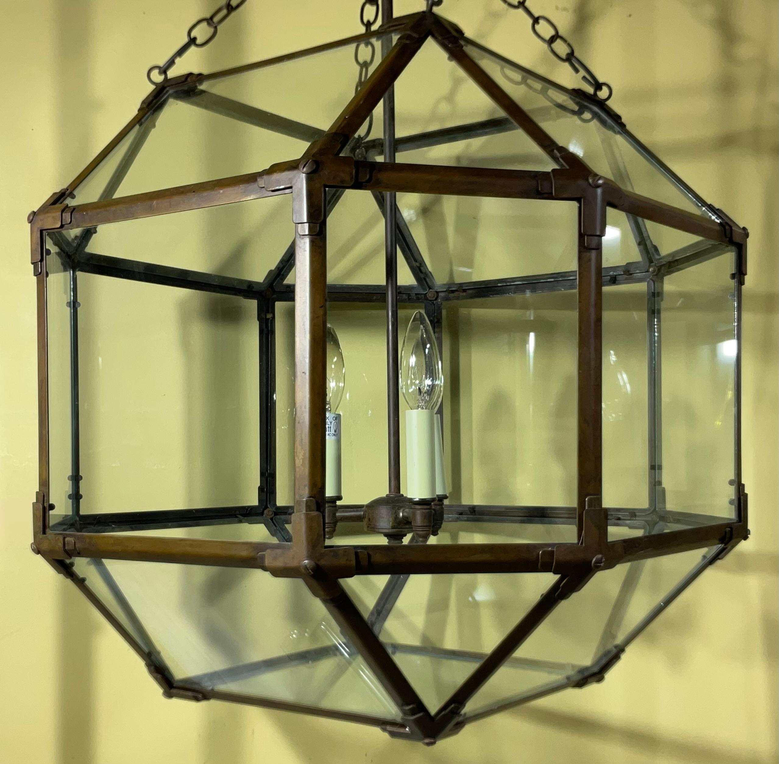 Grande  Lámpara/pendiente de techo octogonal de cobre antiguo y cristal en venta 6