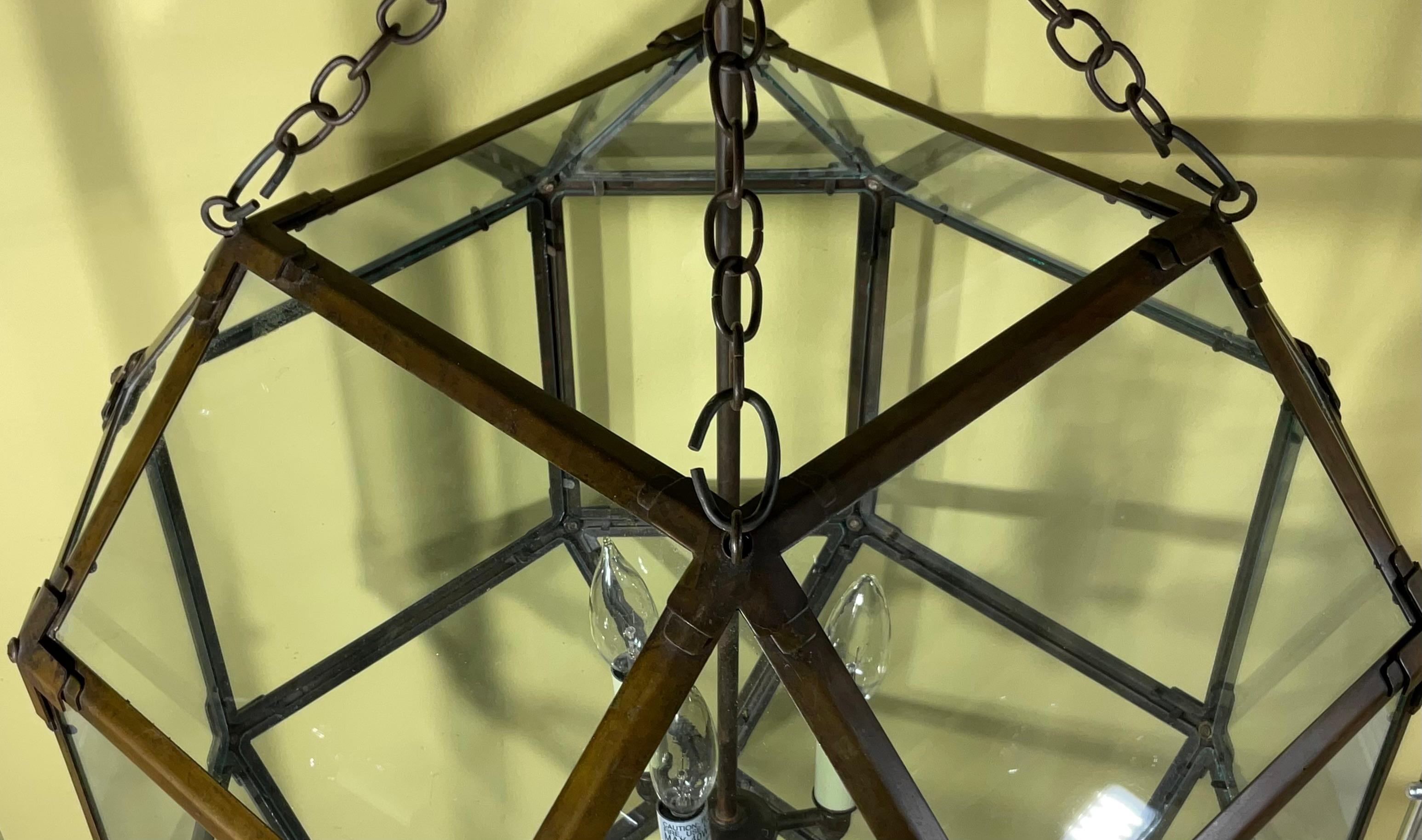 Grande  Lámpara/pendiente de techo octogonal de cobre antiguo y cristal en venta 7