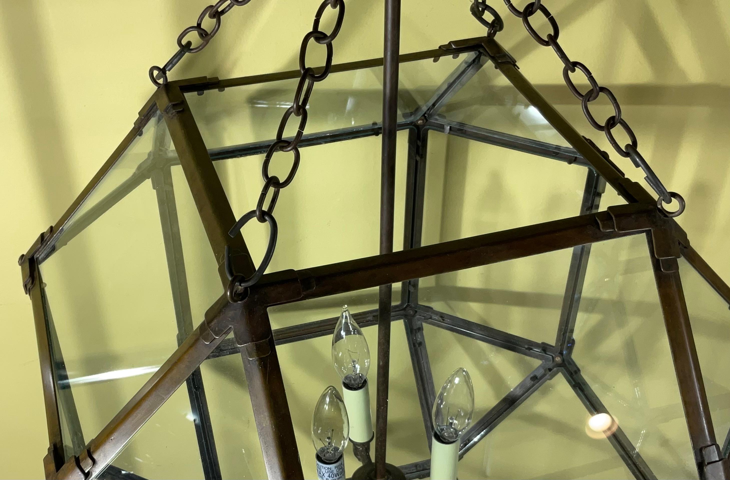 Grande  Lámpara/pendiente de techo octogonal de cobre antiguo y cristal en venta 8