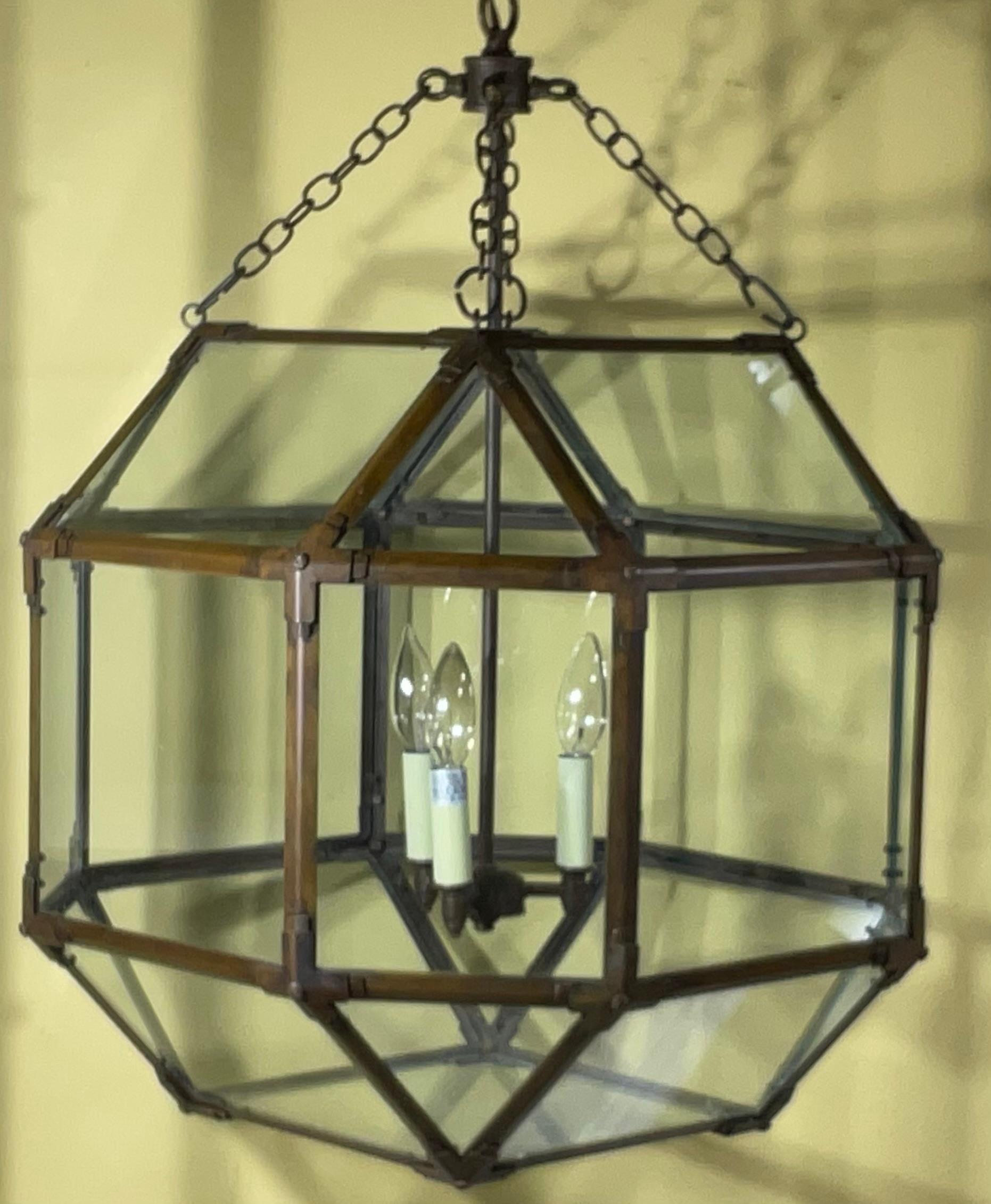 Grande  Lámpara/pendiente de techo octogonal de cobre antiguo y cristal en venta 9