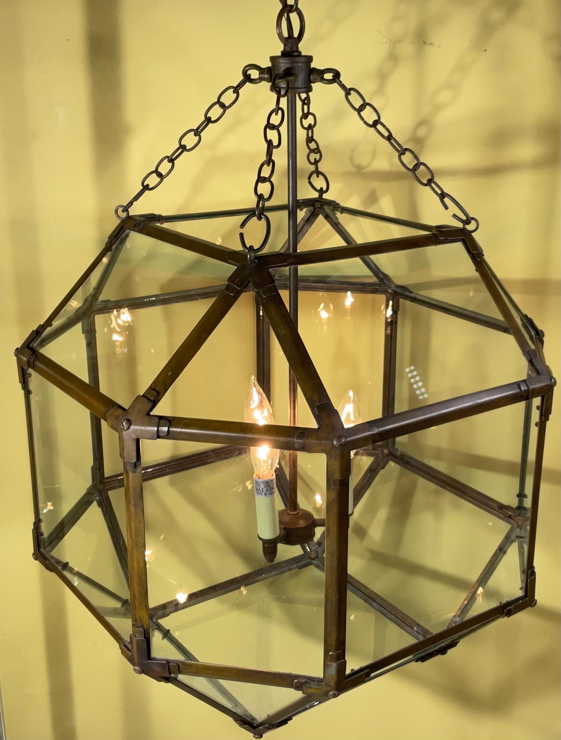 Grande  Lámpara/pendiente de techo octogonal de cobre antiguo y cristal Estadounidense en venta