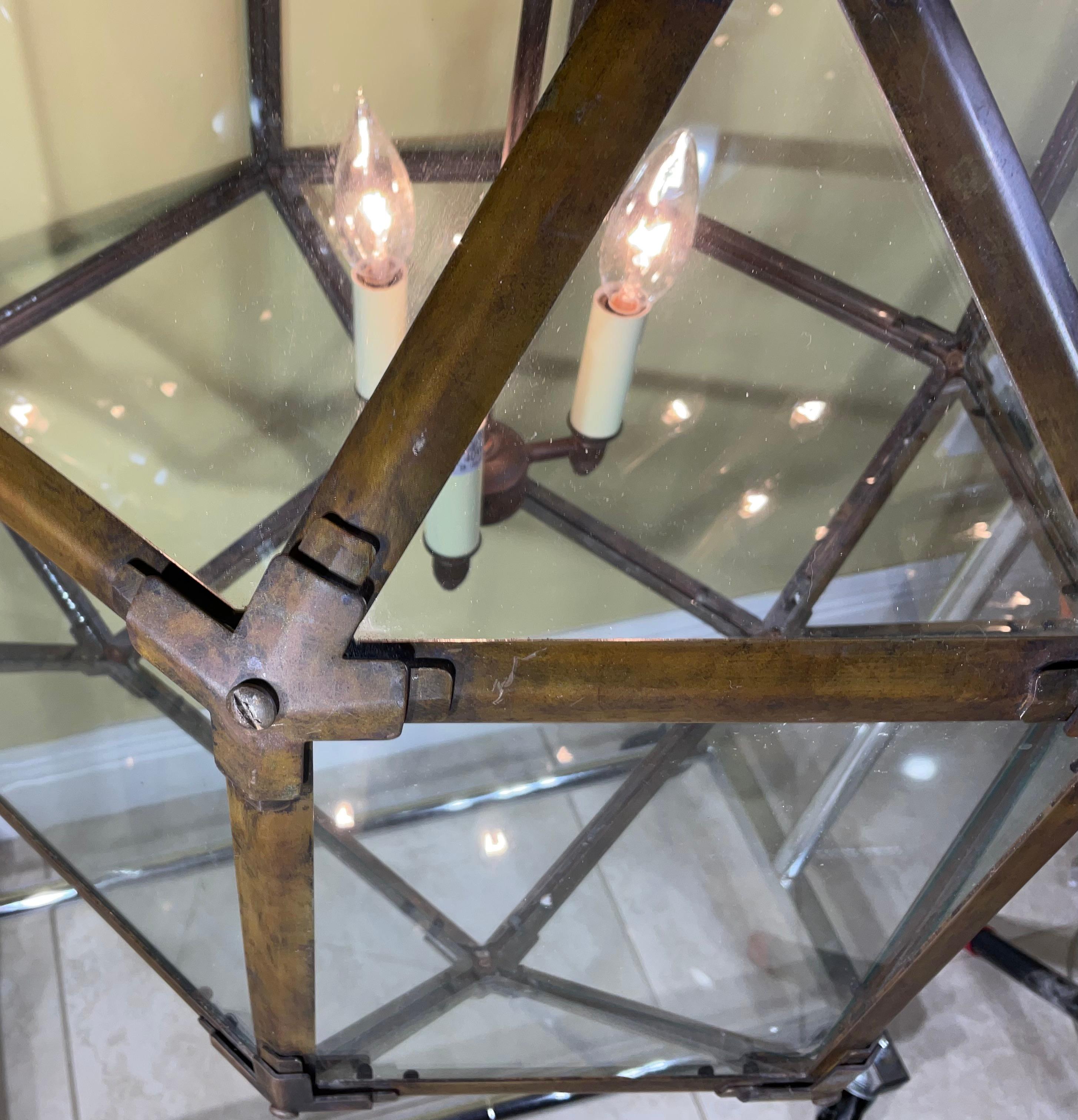 Grande  Lámpara/pendiente de techo octogonal de cobre antiguo y cristal en Bueno estado para la venta en Delray Beach, FL