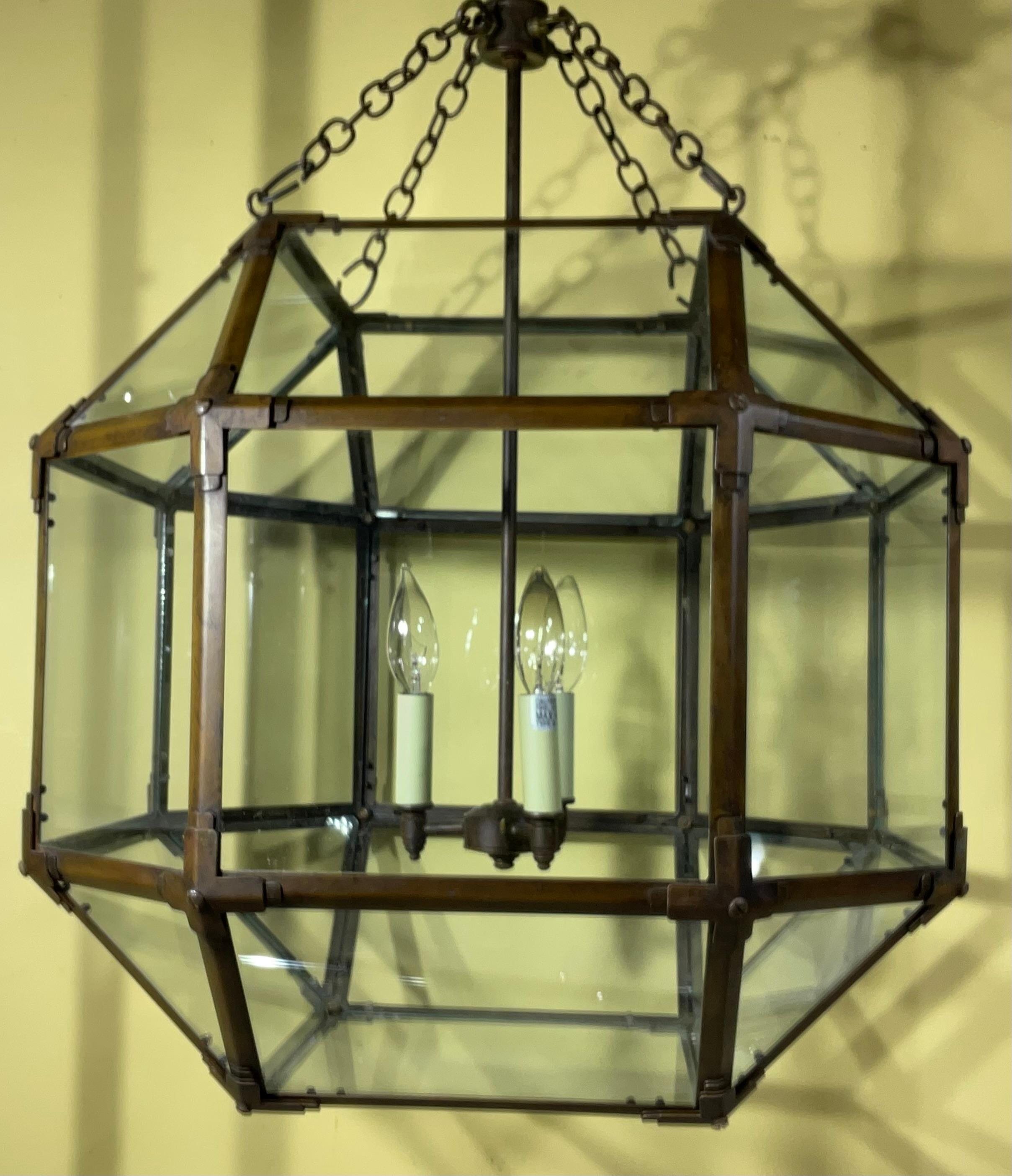 Grande  Lámpara/pendiente de techo octogonal de cobre antiguo y cristal en venta 2