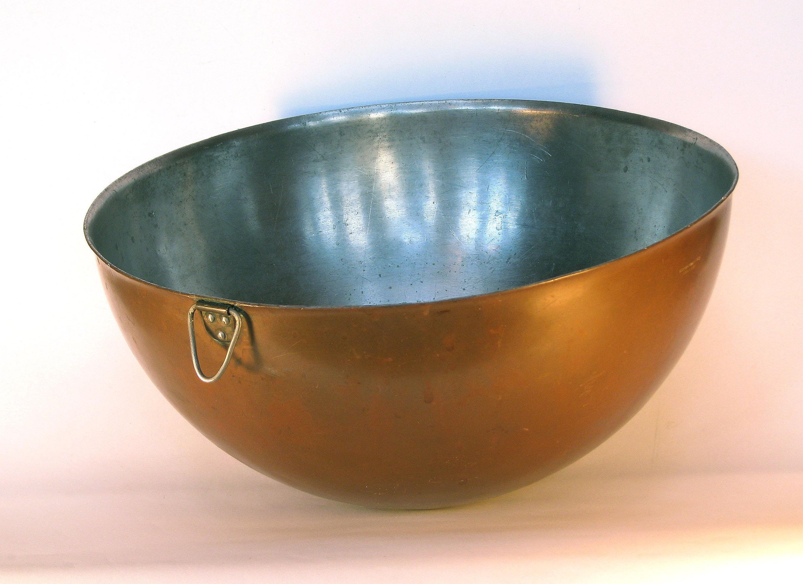 English Large Antique Copper Mixing Bowl By Elkington & Co  Circa 1920 For Sale
