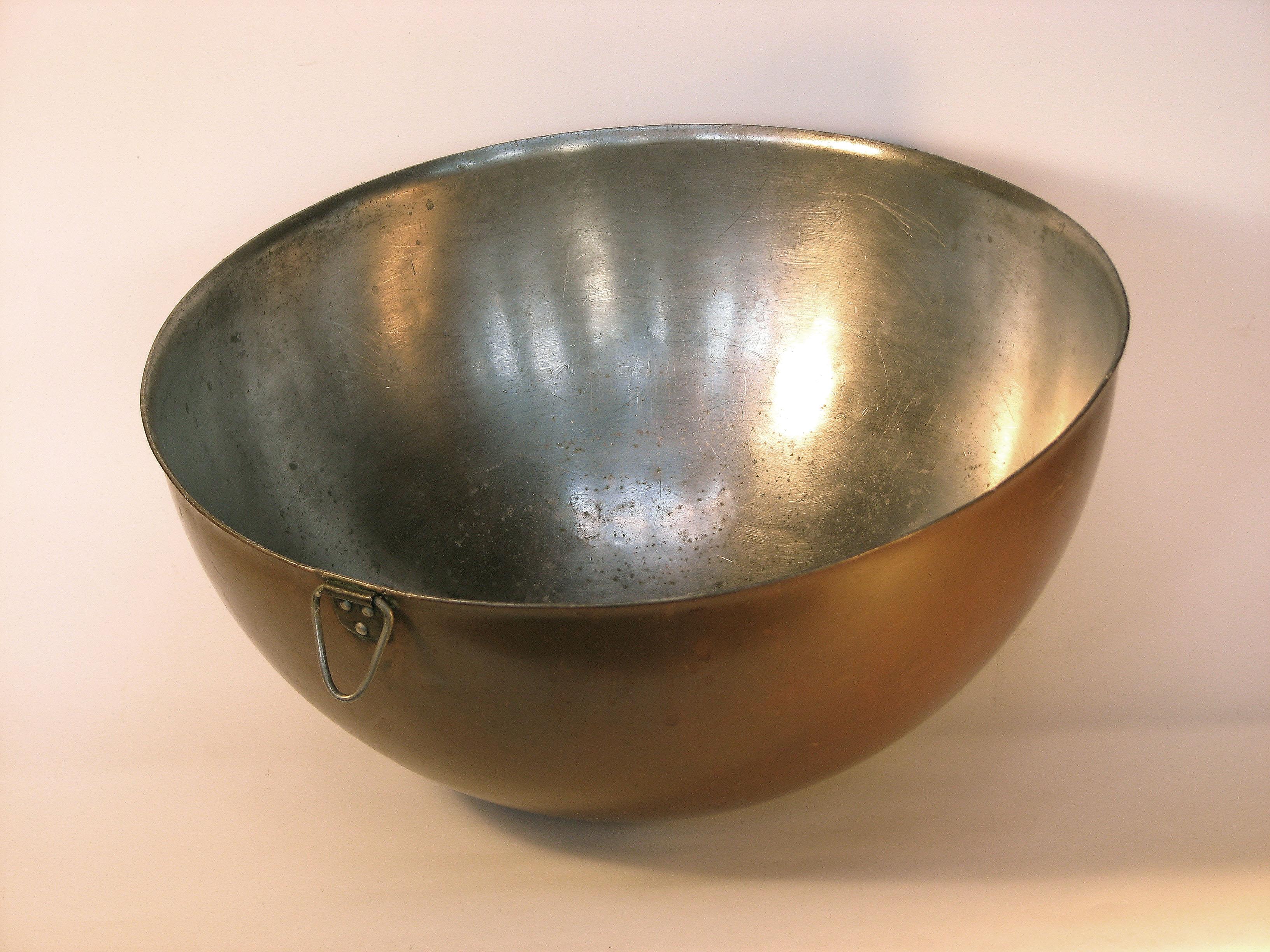 Machine-Made Large Antique Copper Mixing Bowl By Elkington & Co  Circa 1920 For Sale