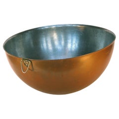 Gran cuenco mezclador de cobre antiguo de Elkington & Co.  Alrededor de 1920