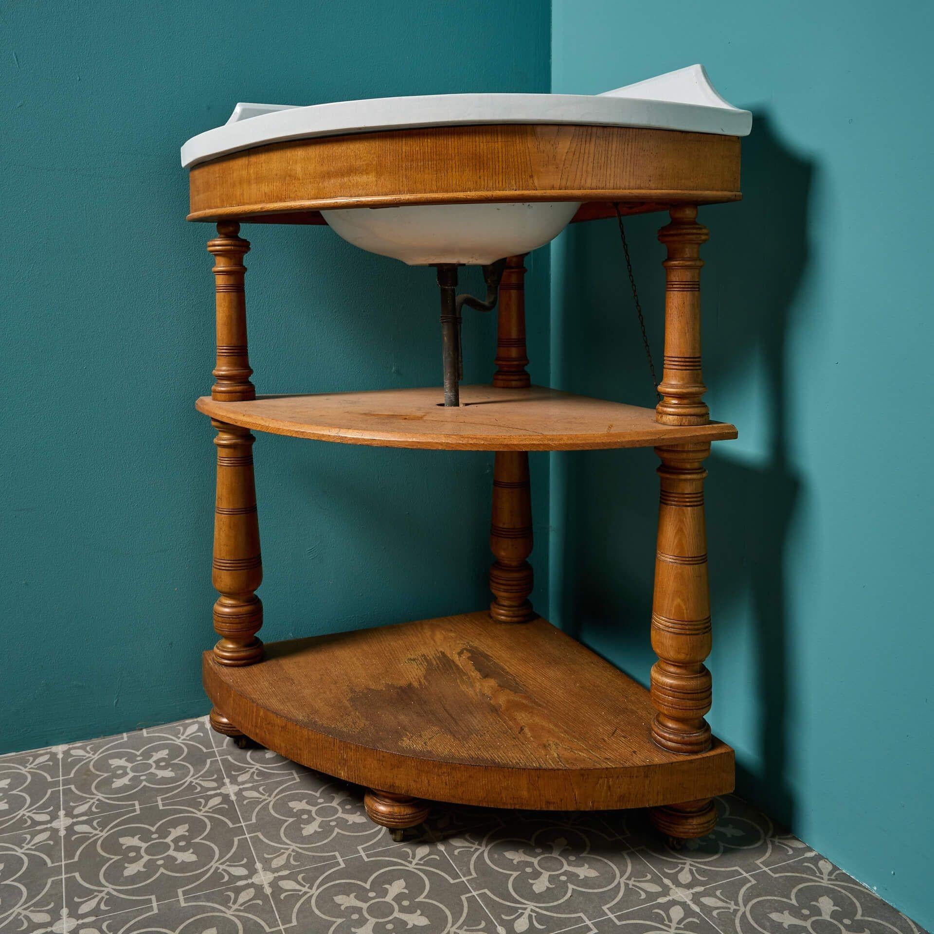 Grand bassin d'angle antique avec Stand Triform État moyen - En vente à Wormelow, Herefordshire