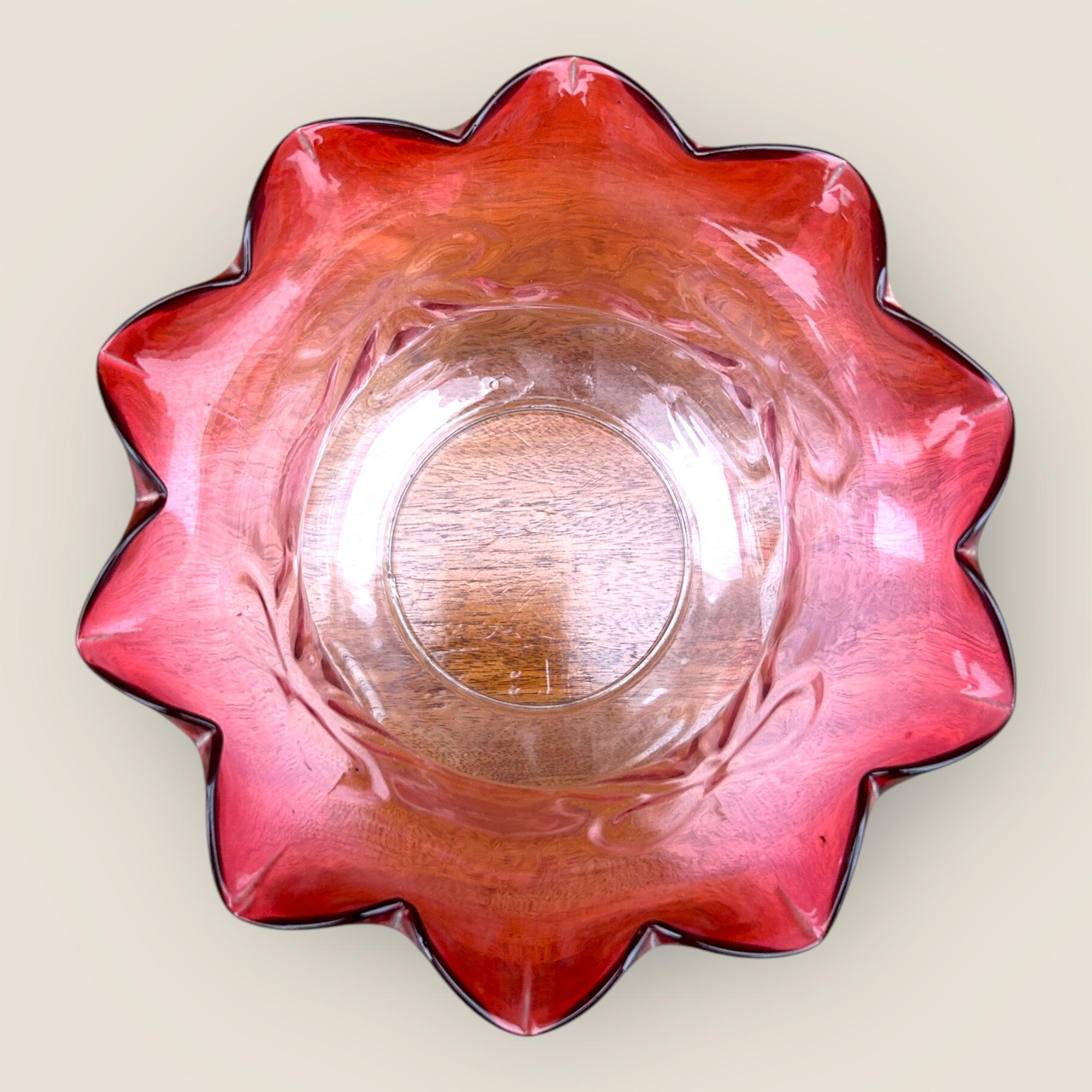 Grande lampe à huile ancienne en laiton Cranberry en vente 3