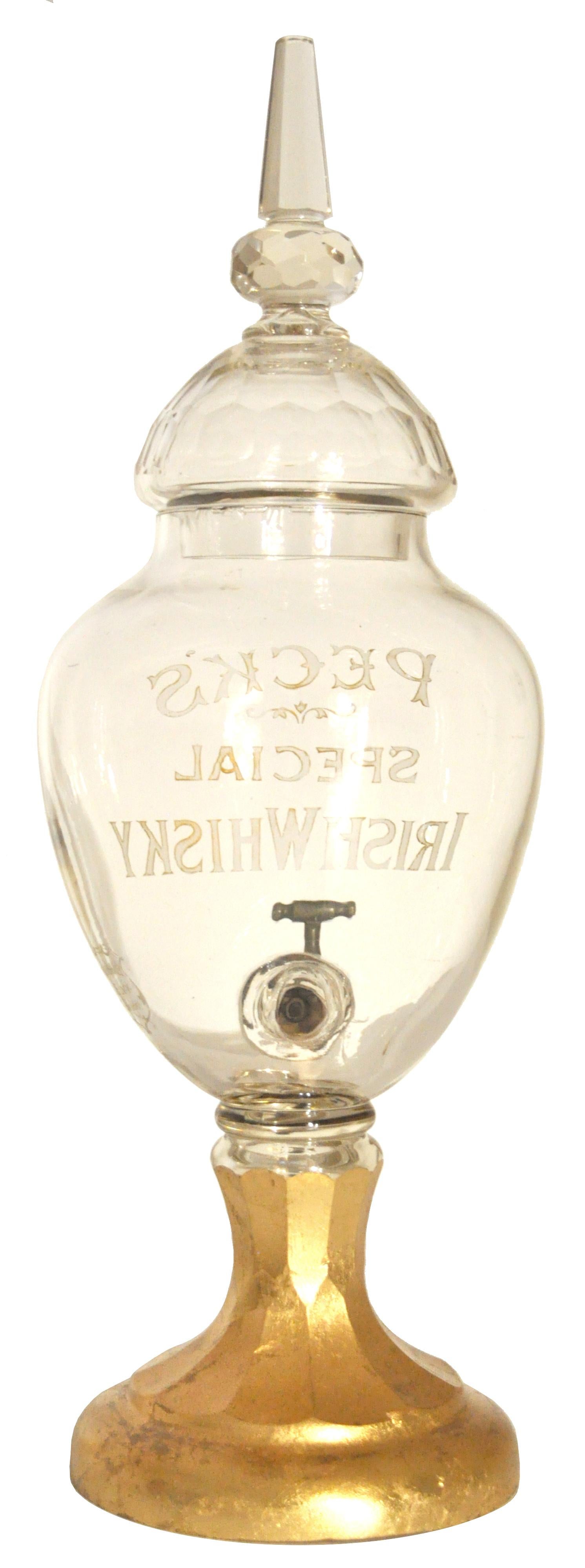 Anglais Grand décanteur ancien en verre taillé et cristal pour le whisky irlandais Peck's:: 1870