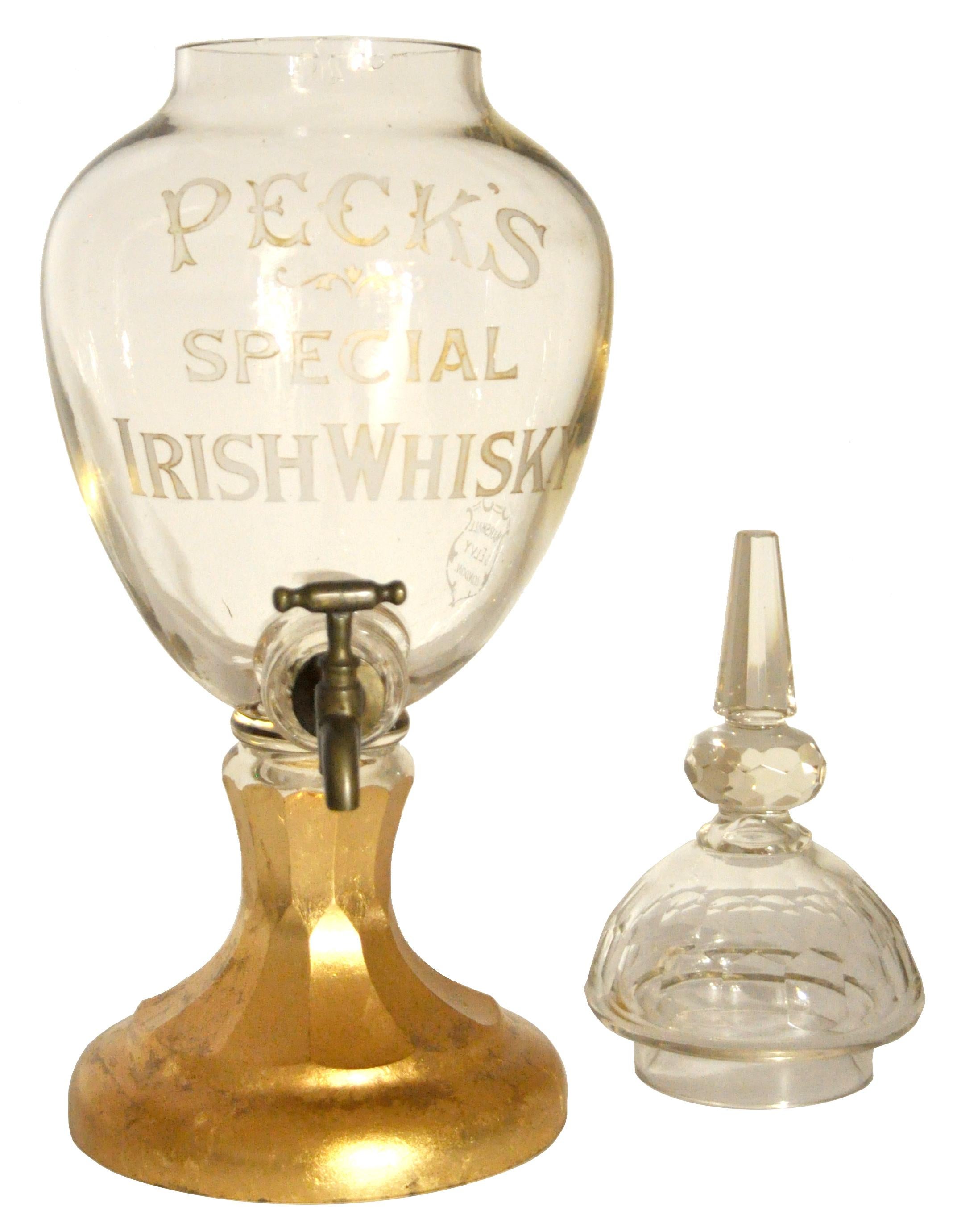 Fin du XIXe siècle Grand décanteur ancien en verre taillé et cristal pour le whisky irlandais Peck's:: 1870