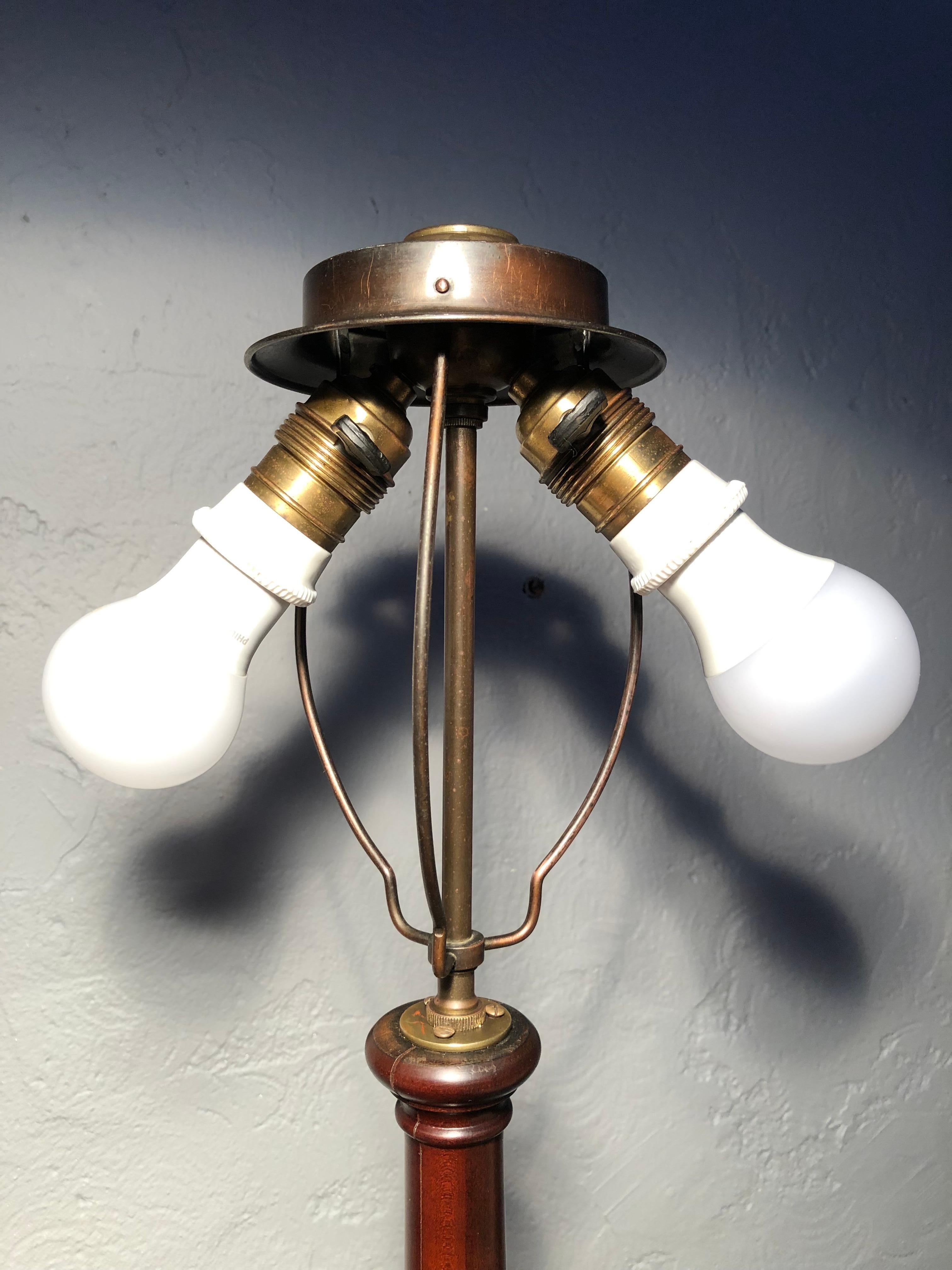 Grande lampe de bureau danoise ancienne en acajou en vente 6