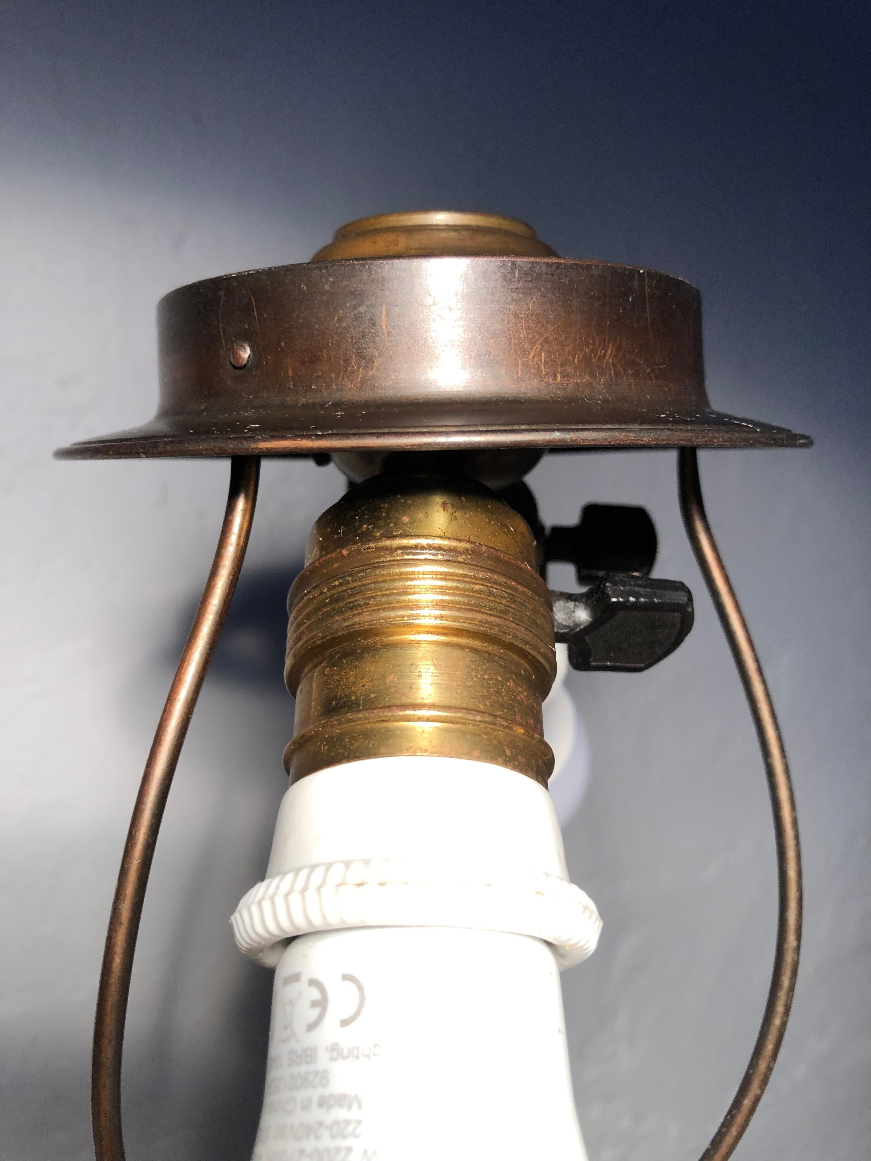 Grande lampe de bureau danoise ancienne en acajou en vente 9