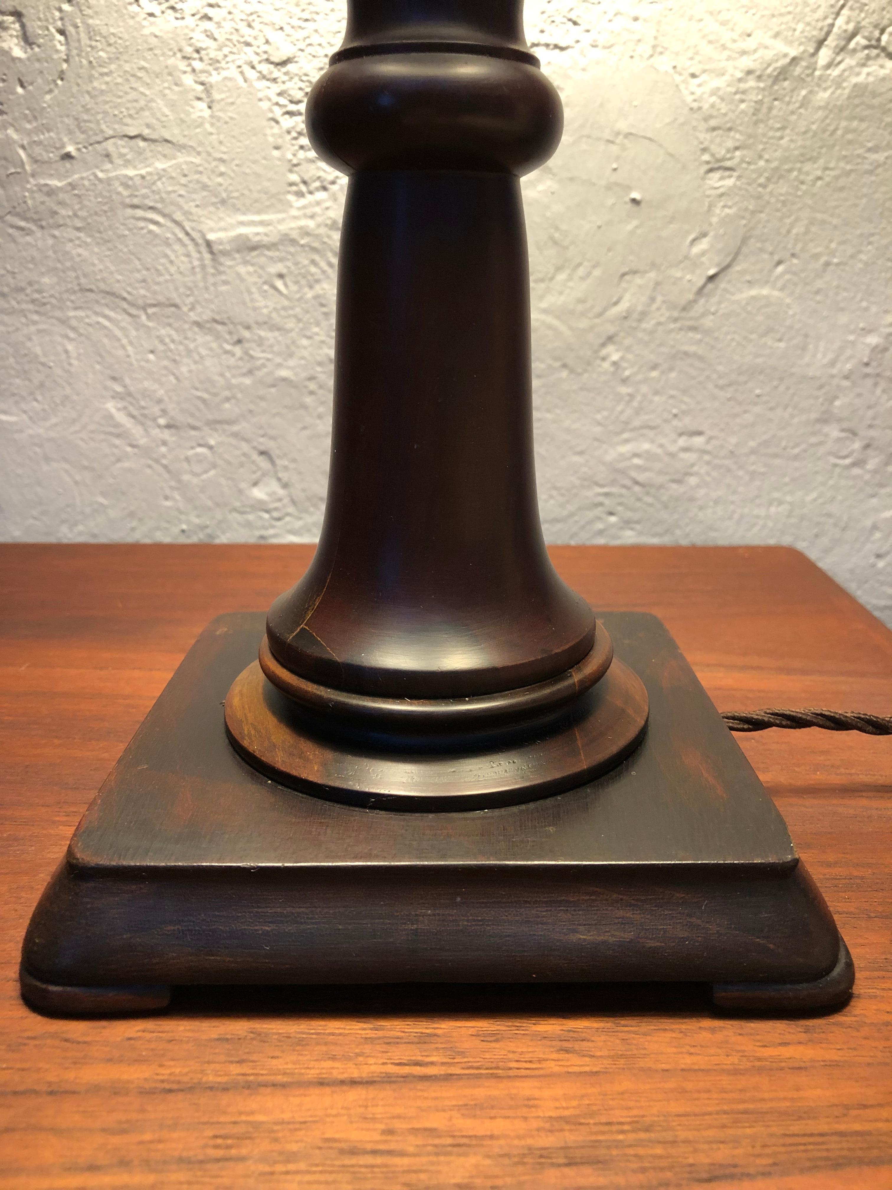 Large Antique Danish Table Lamp in Mahogany In Good Condition For Sale In Søborg, DK
