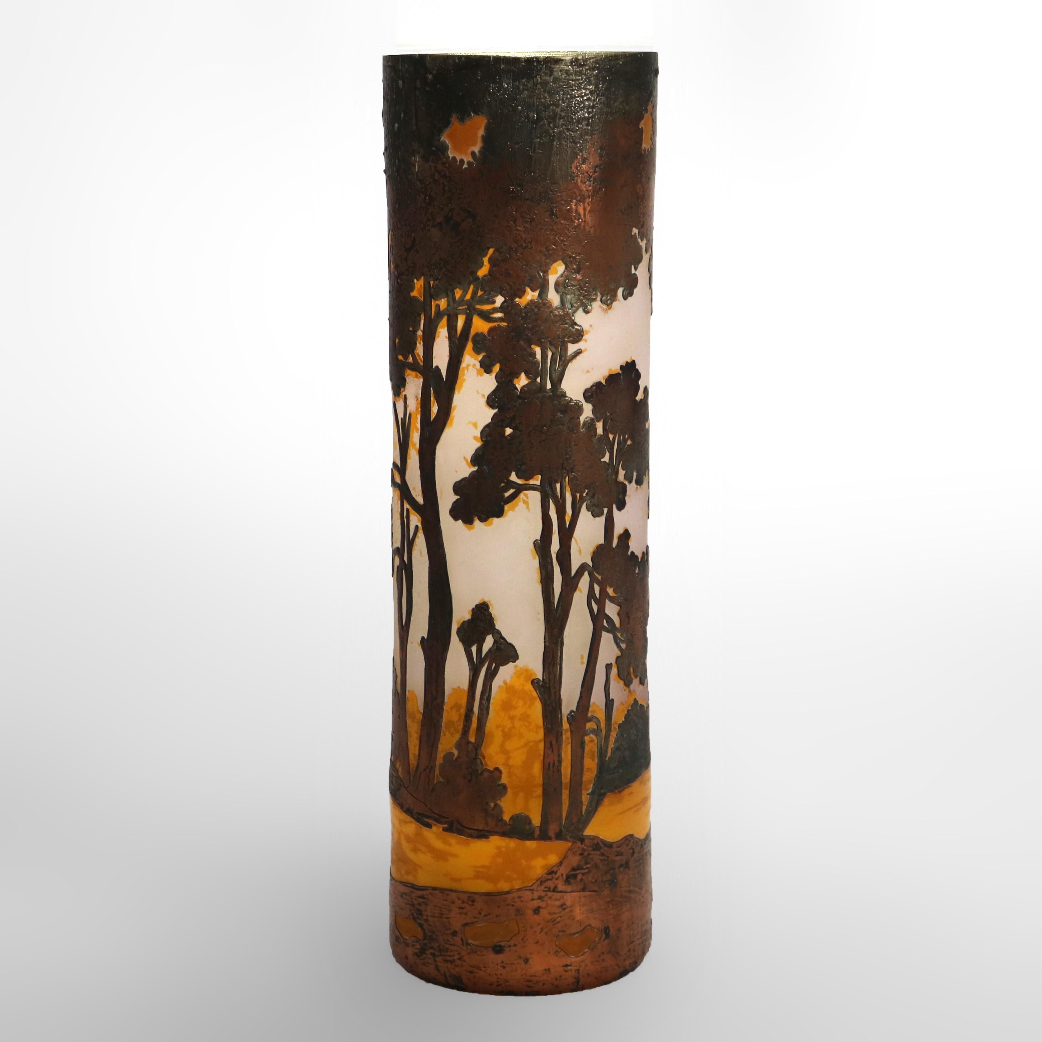 20ième siècle Grand vase de paysage ancien Daum Nancy à dos découpé non signé C1910 en vente