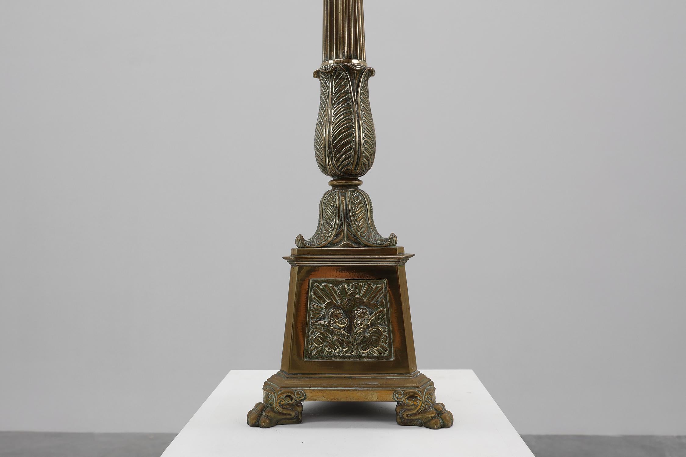 Gran candelabro de iglesia antiguo de cobre decorado, Francia ca. 1900 Cobre en venta