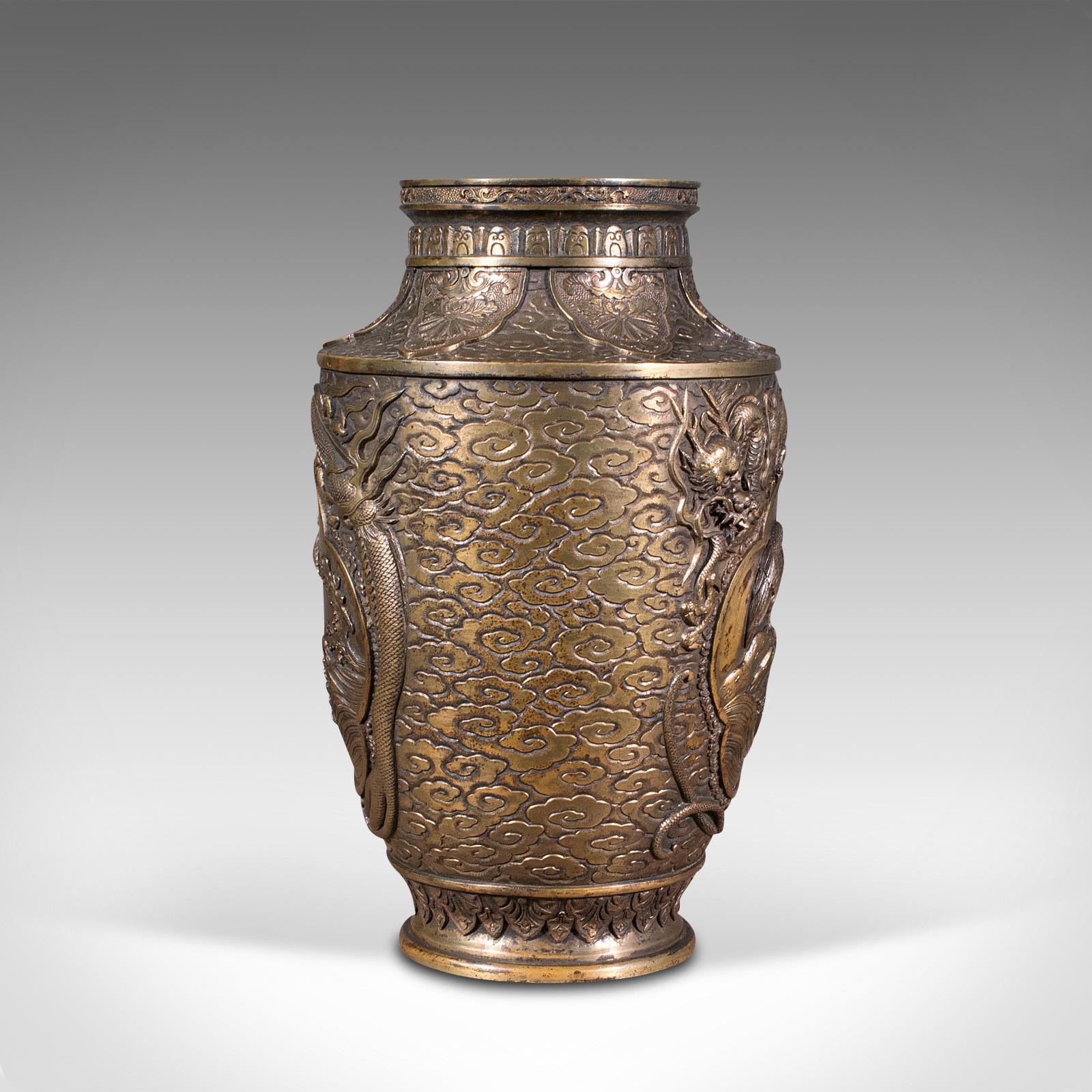 XIXe siècle Grand vase décoratif ancien japonais, bronze, période Meiji, urne, victorien en vente