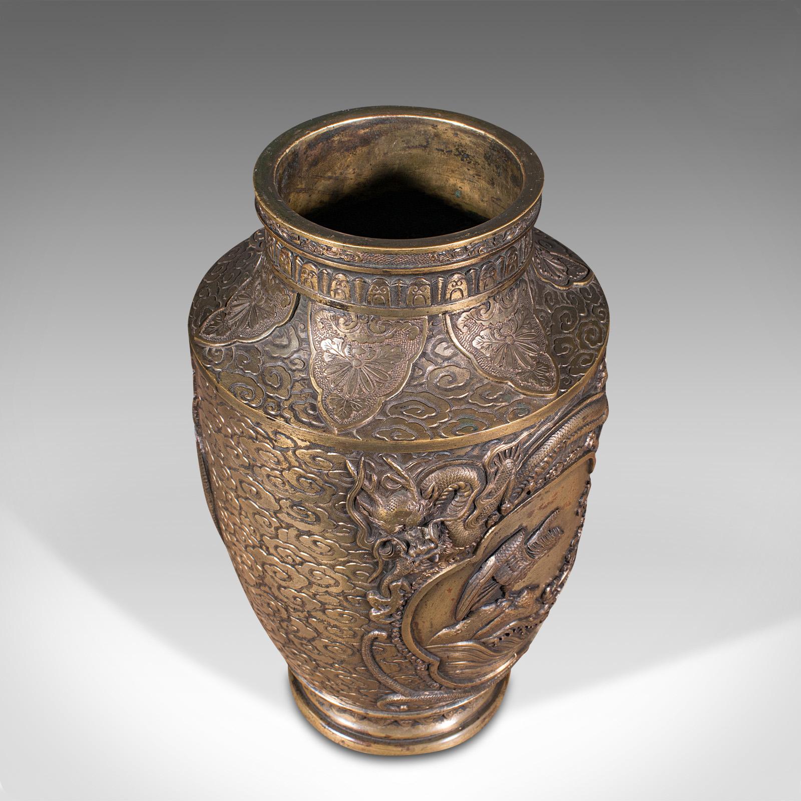 Bronze Grand vase décoratif ancien japonais, bronze, période Meiji, urne, victorien en vente