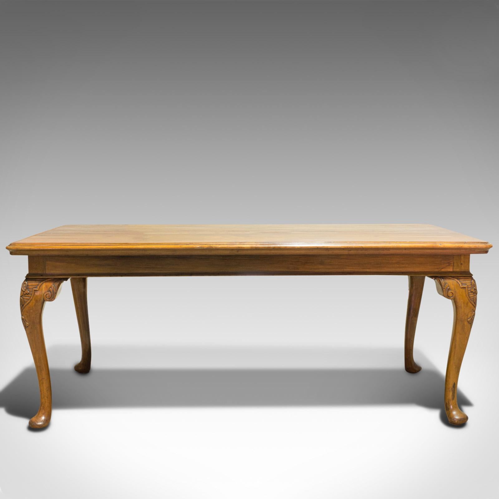 This is a large antique dining table. A French, walnut country house table with seating for 6, dating to the late 19th century, circa 1900.

Impressive, elegant dining table
Displays a desirable aged patina
Select walnut with rich hues and Fine