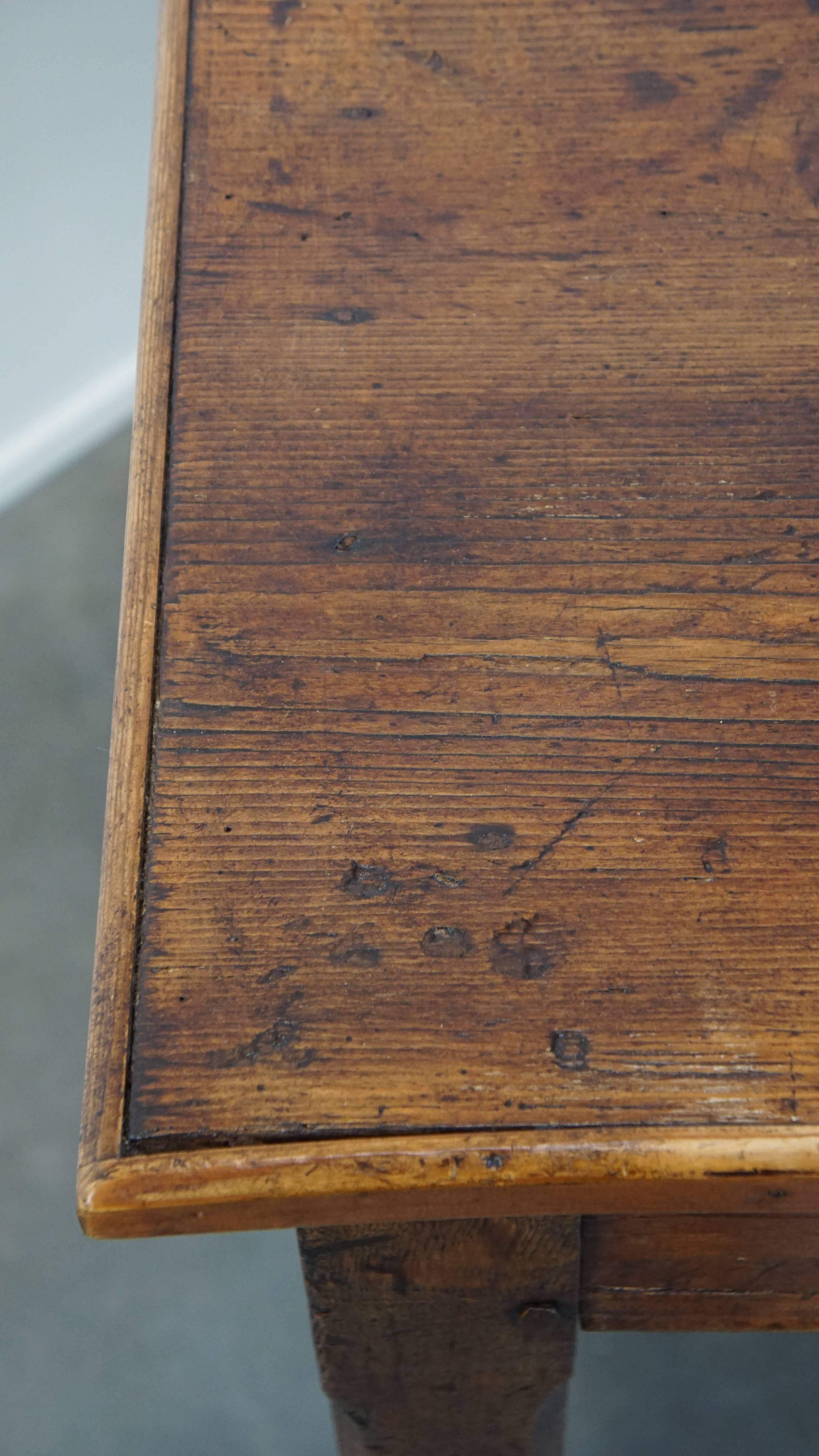 Large Antique Dining Table with Drawer en vente 4