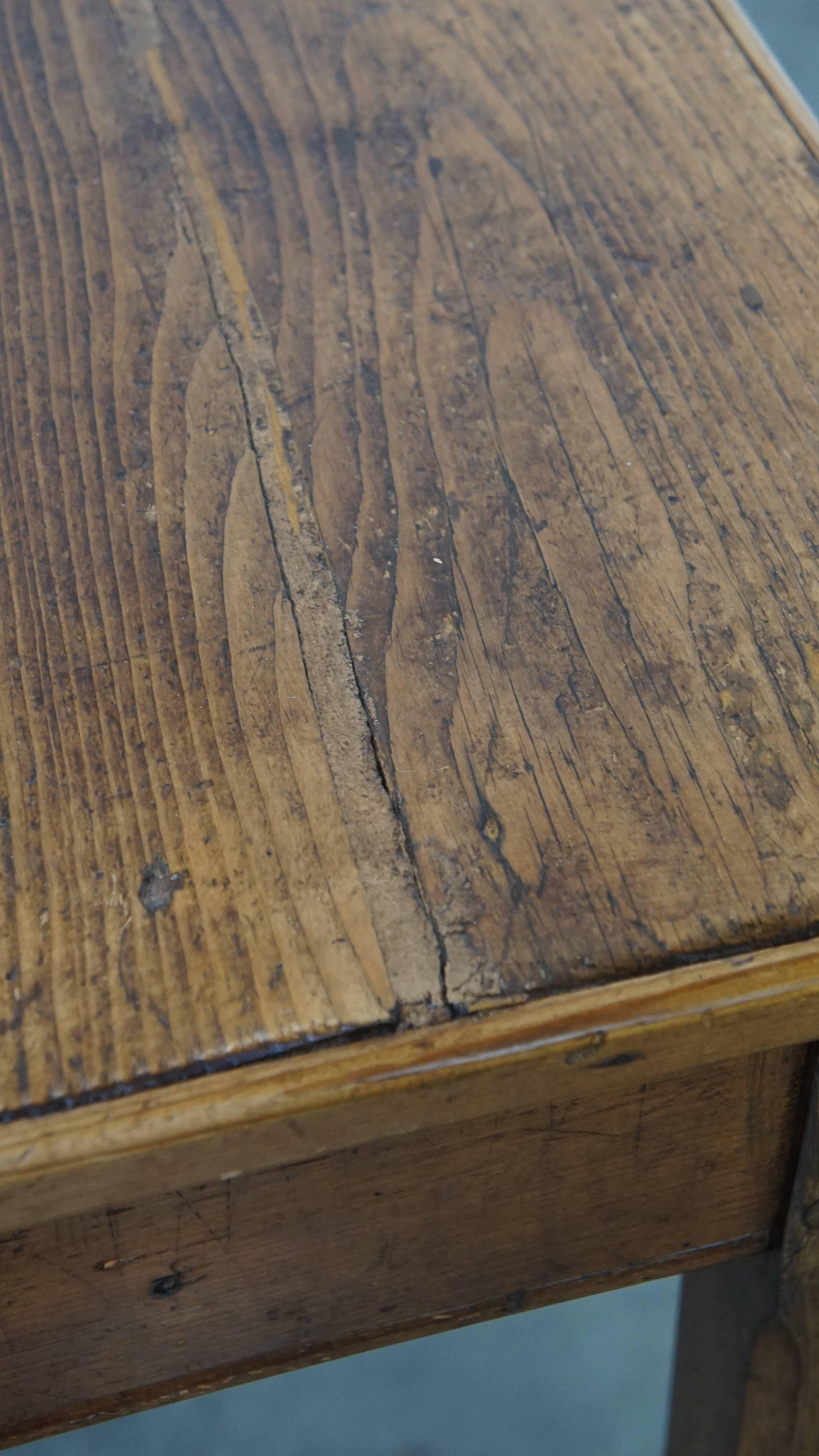 Large Antique Dining Table with Drawer en vente 5
