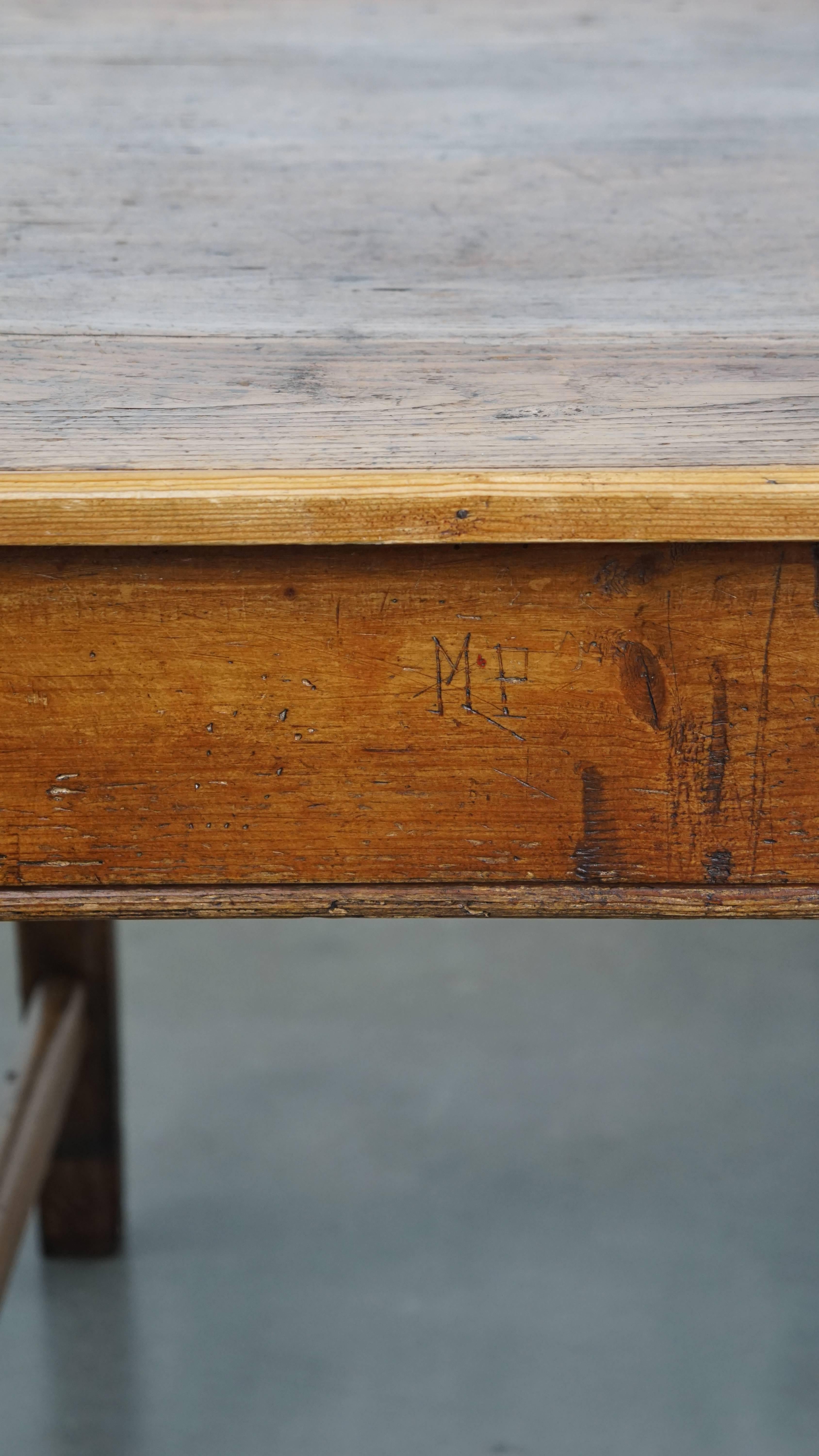 Large Antique Dining Table with Drawer en vente 7