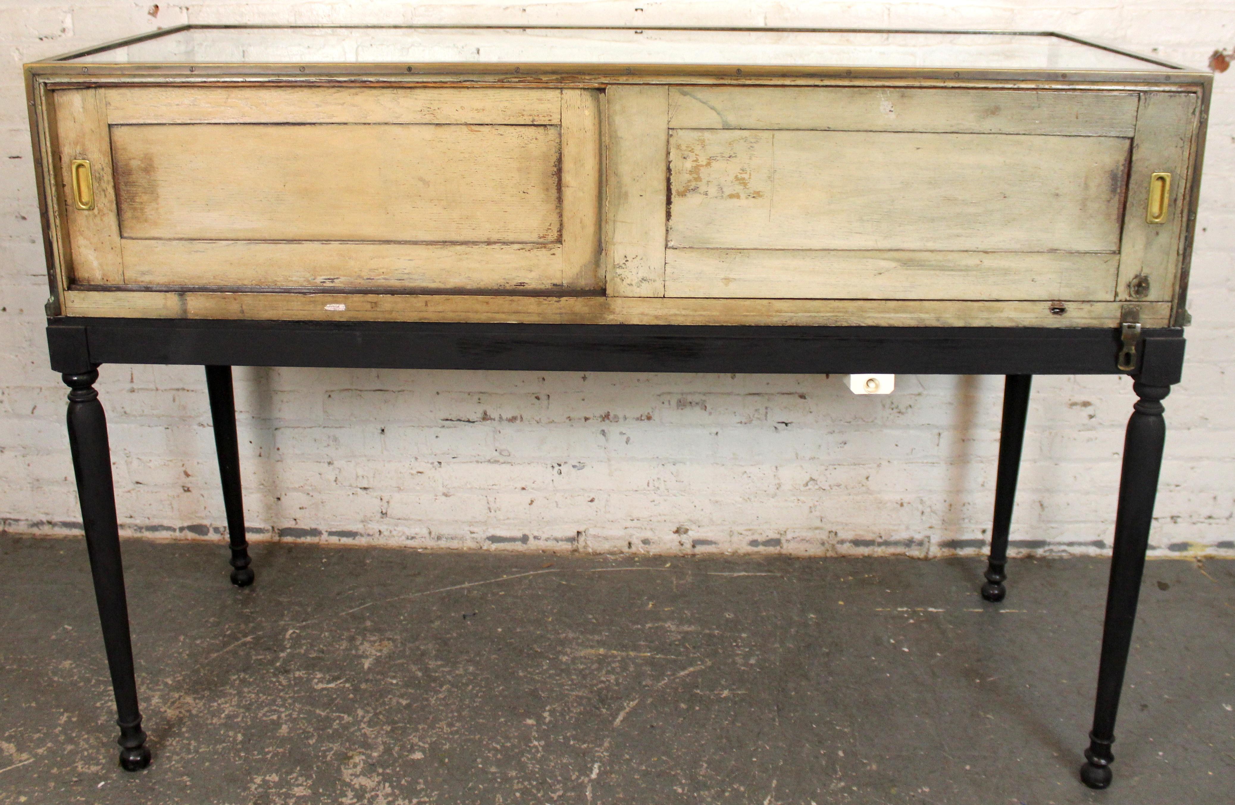 Grande vitrine ancienne de Charles F. Biele and Sons en vente 8