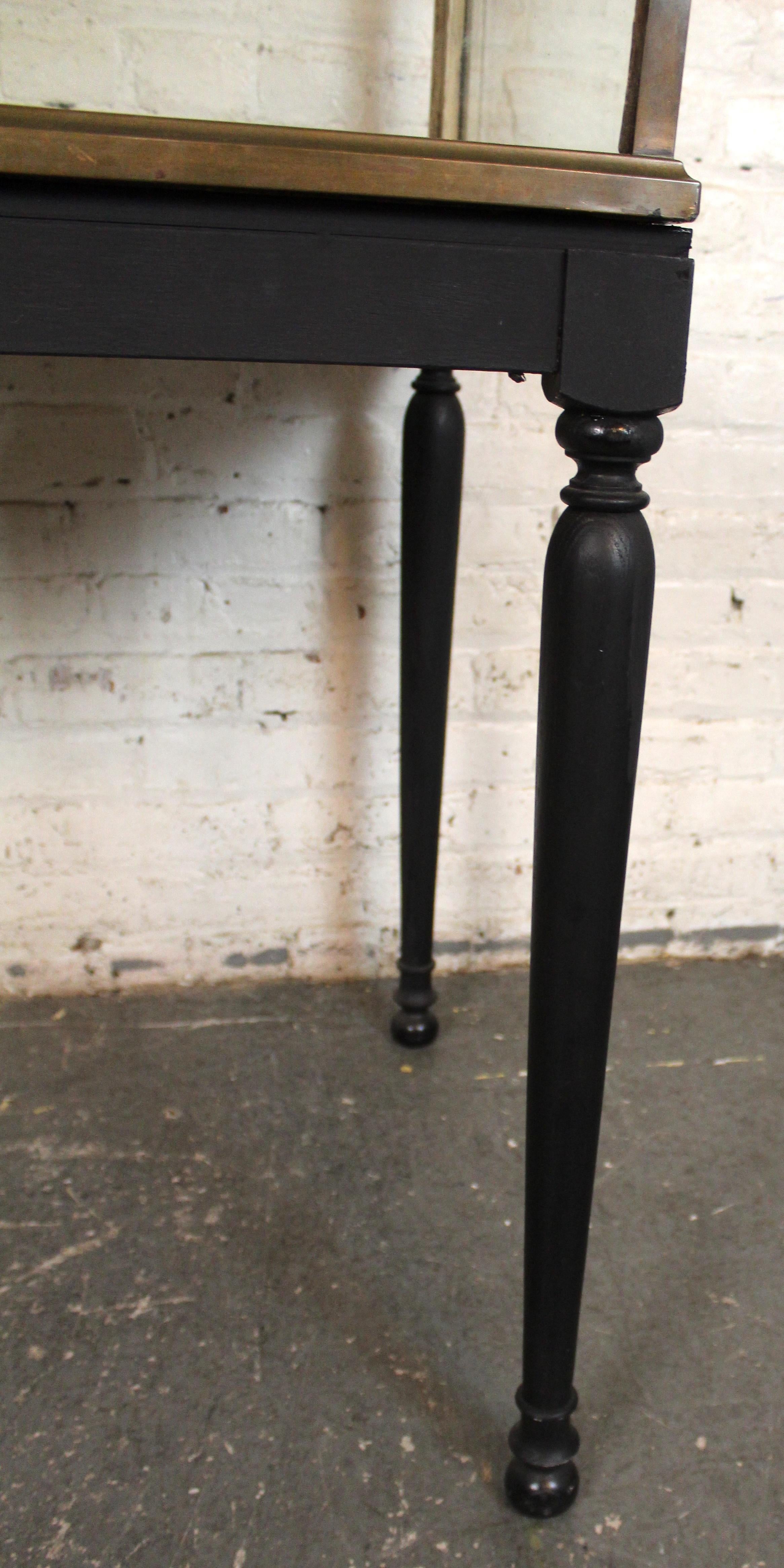 Verre Grande vitrine ancienne de Charles F. Biele and Sons en vente