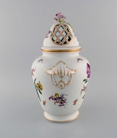 Large Antique Dresden Ornamental Vase in Hand-Painted Porcelain