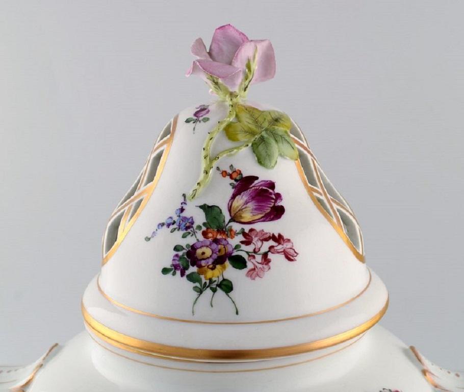 German Large Antique Dresden Ornamental Vase in Hand-Painted Porcelain For Sale