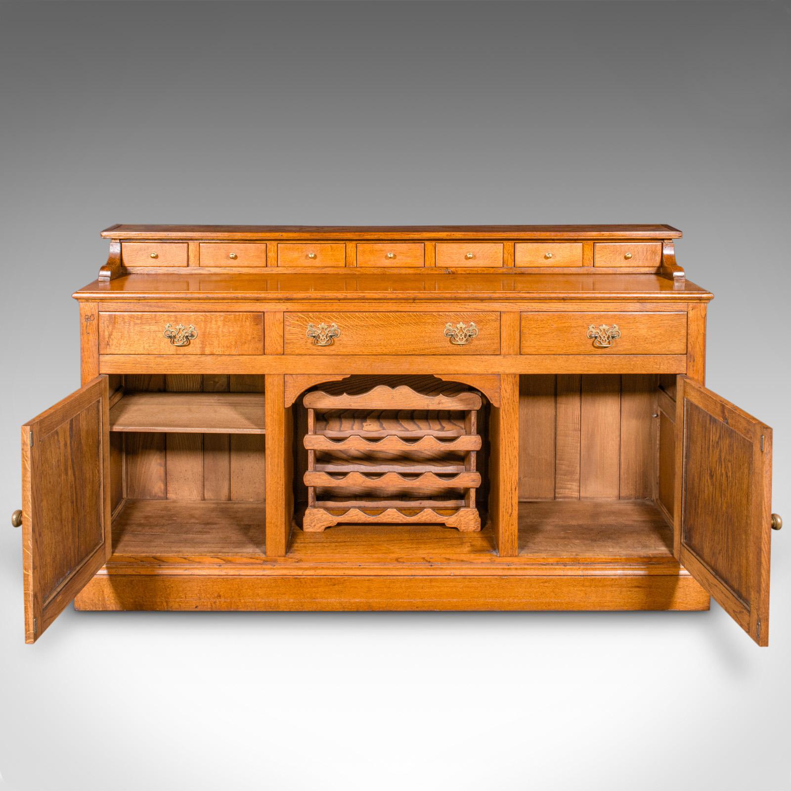 Britannique Grande base de commode ancienne, Oak Oak anglais, Sideboard, Buffet, Wine Rack, Edwardian en vente