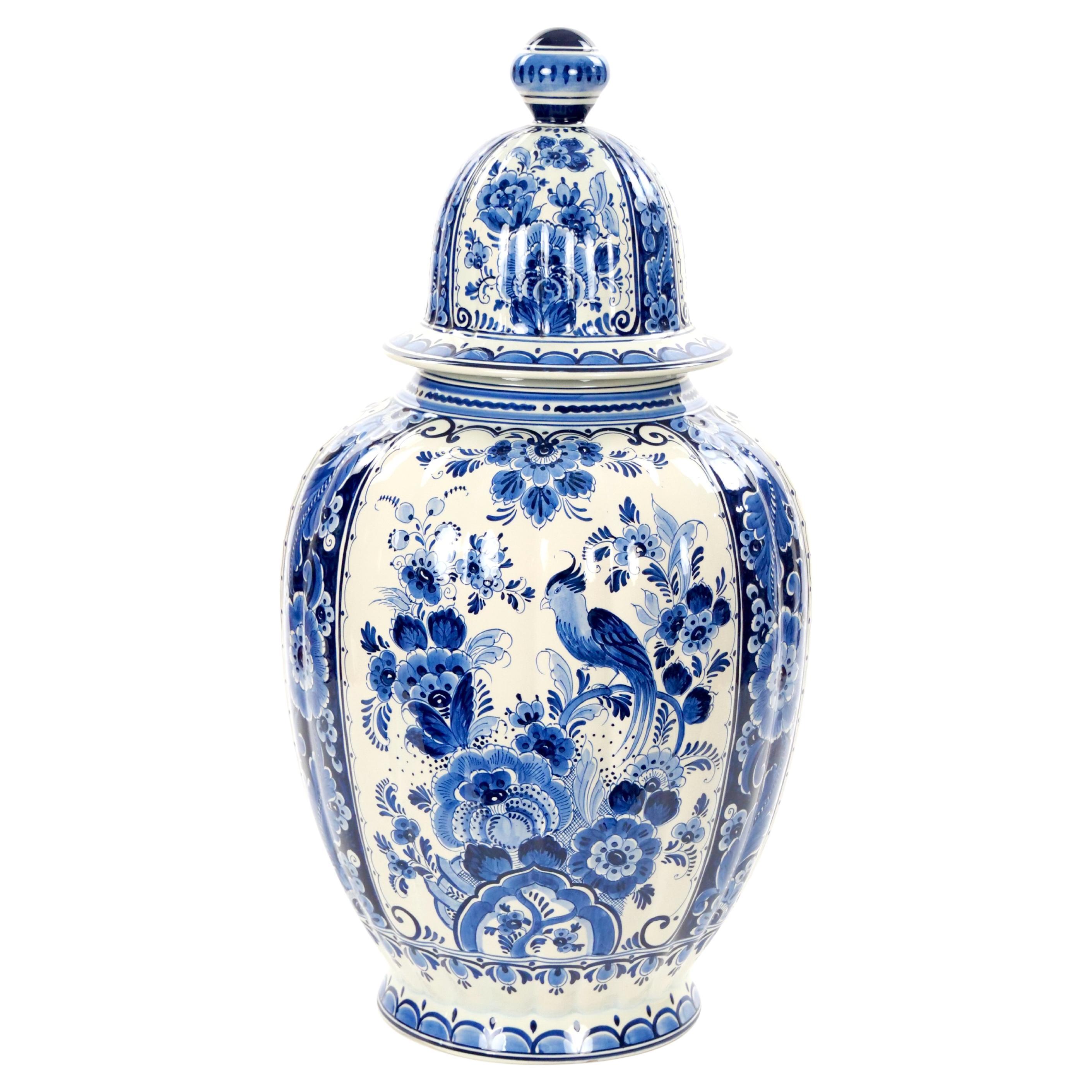 Grandi vasi scanalati olandesi blu e bianchi di Delft, CIRCA 1880