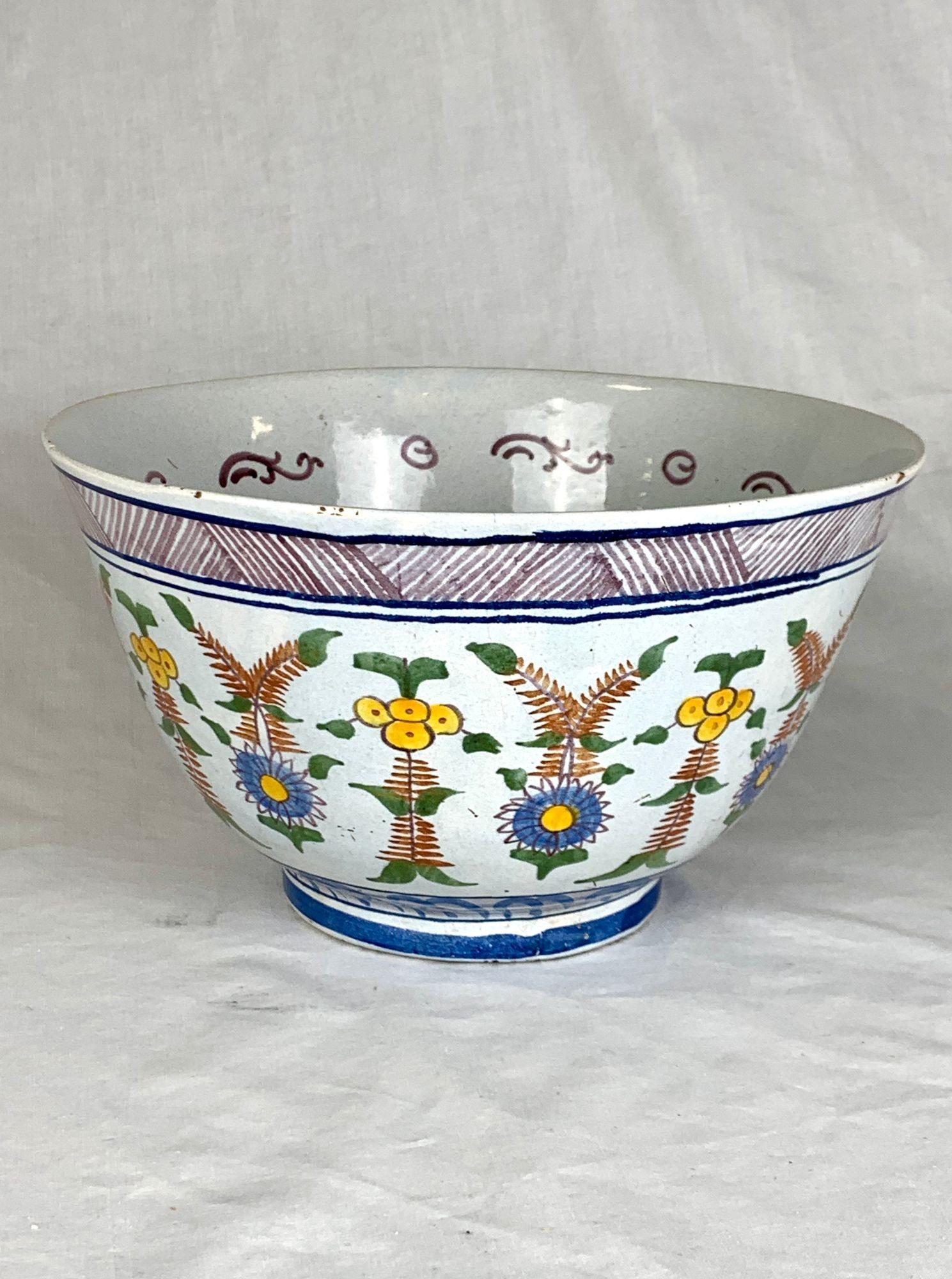 This Dutch Delft bowl, made circa 1880, reflects the enduring charm of late 19th-century tin-glazed pottery.
Its decoration was created using hand-applied color over a transfer outline, a technique widely embraced in the Delft industry at this
