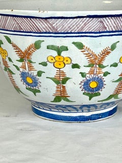 Grande ciotola olandese Delft con decorazione floreale dipinta a mano, CIRCA 1880