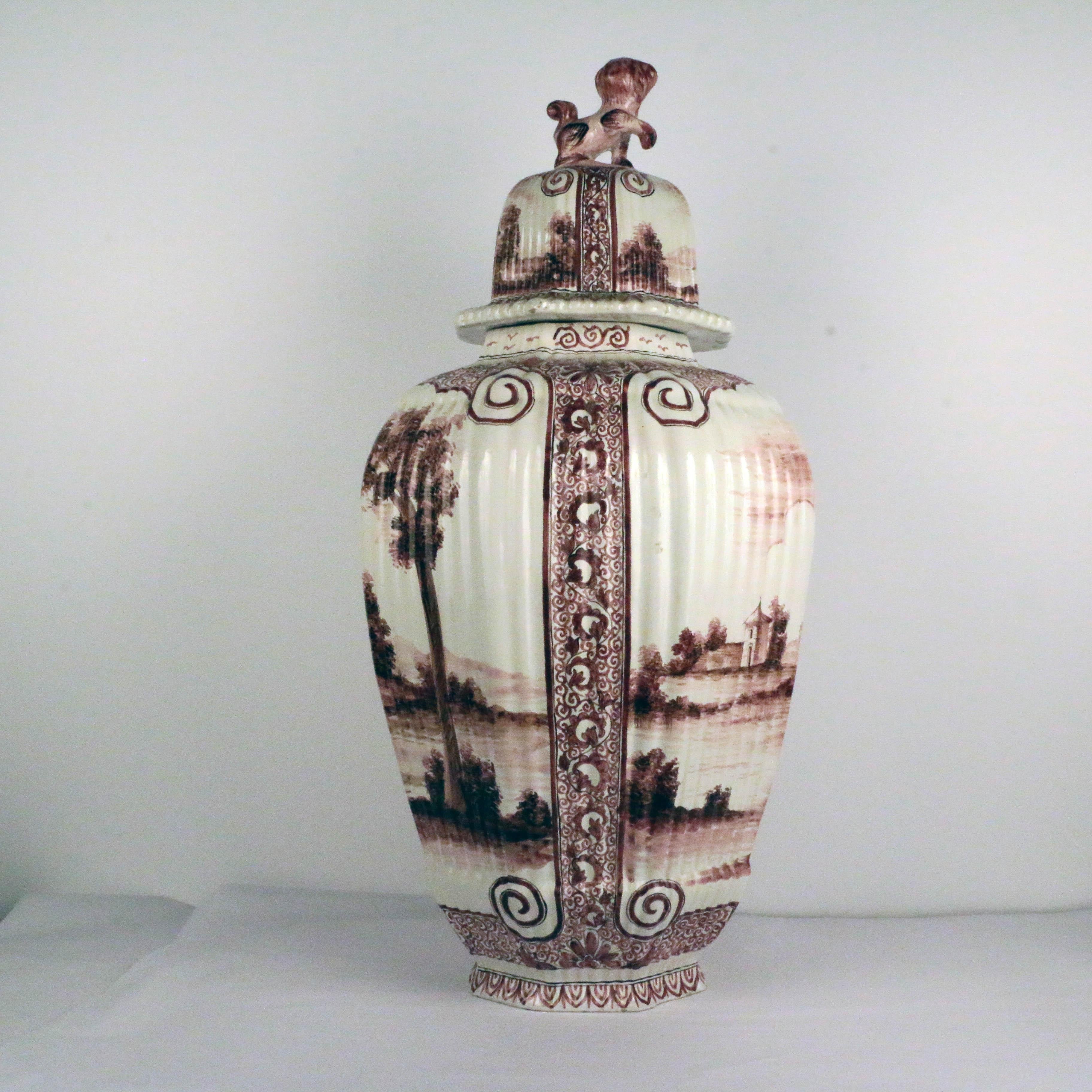 Large Antique Dutch Delft Jar and Cover In Good Condition In Montreal, QC
