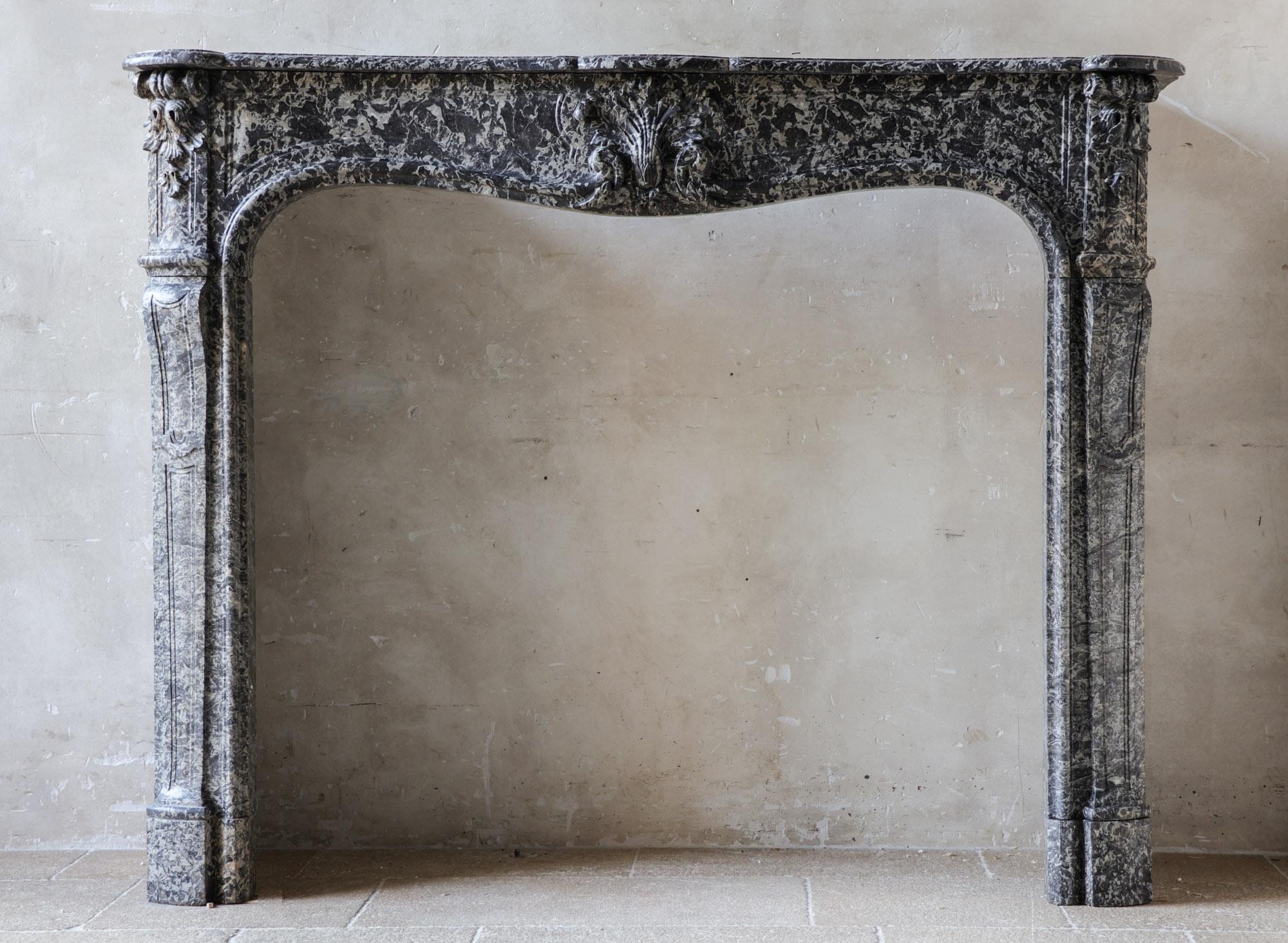This impressive antique Dutch marble fireplace in the “Trois Coquilles” model is crafted from St. Anne marble. The front and jambs of this fireplace date back to the 18th century. Typical for this period is the original design without a mantel shelf