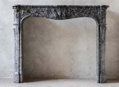 Large antique Dutch Fireplace Mantel in St. Anne marble - 18th/19th Century