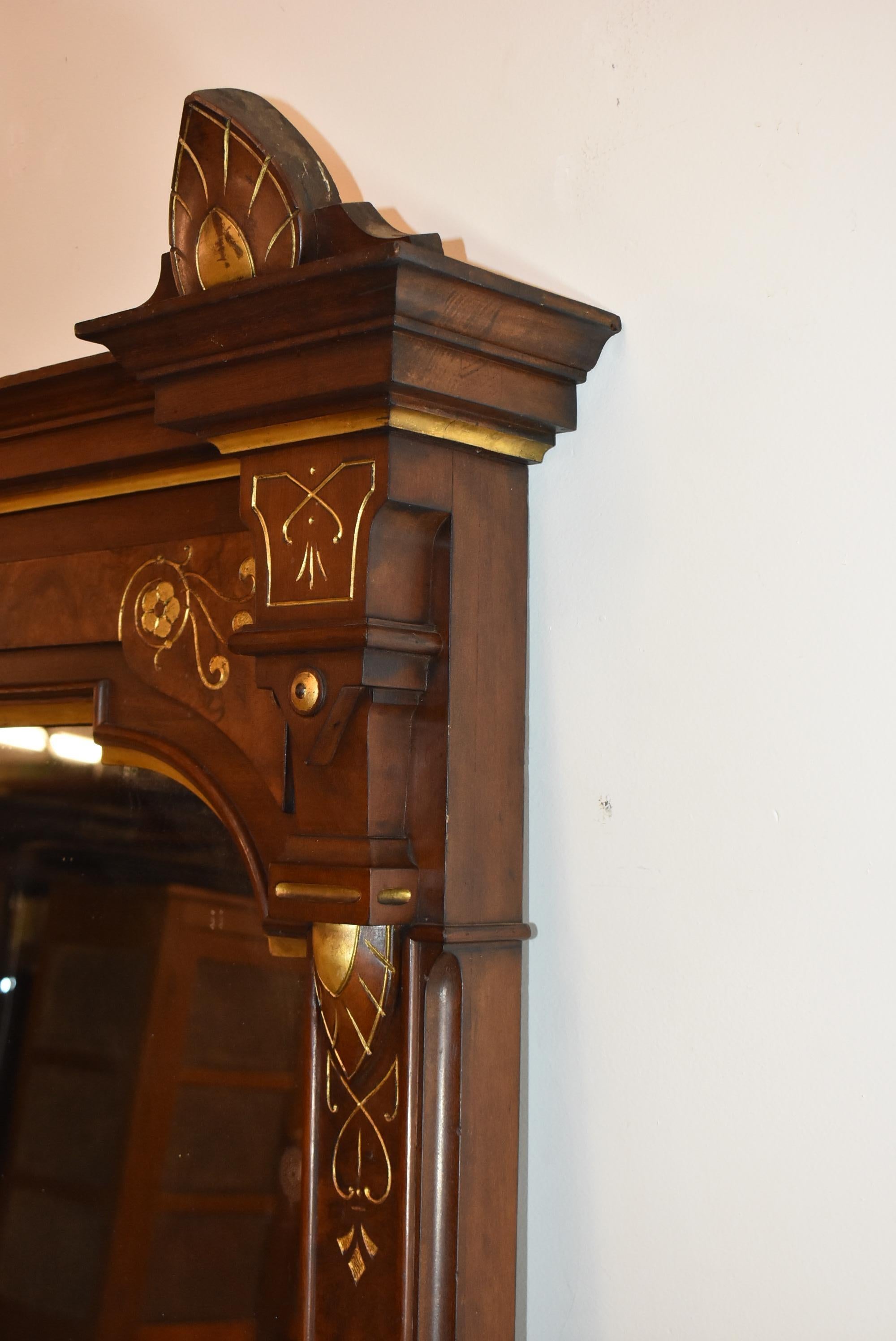 Fine XIX secolo Grande specchio da pavimento in legno di noce intagliato Eastlake, 80,5