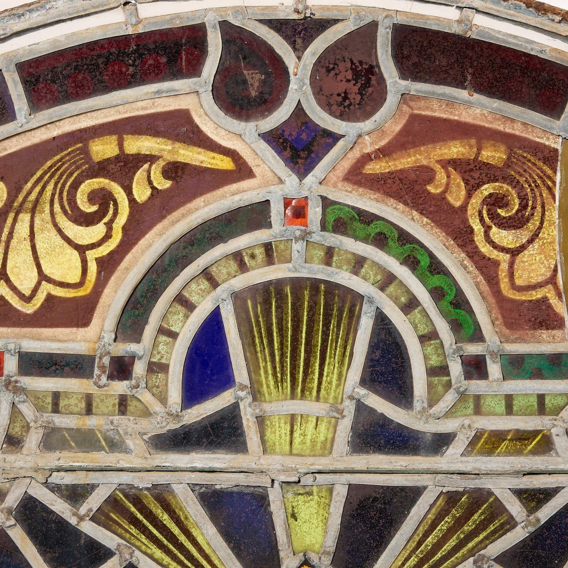 Große antike Ecclesiastical Roundel Stained glass Panel (19. Jahrhundert) im Angebot