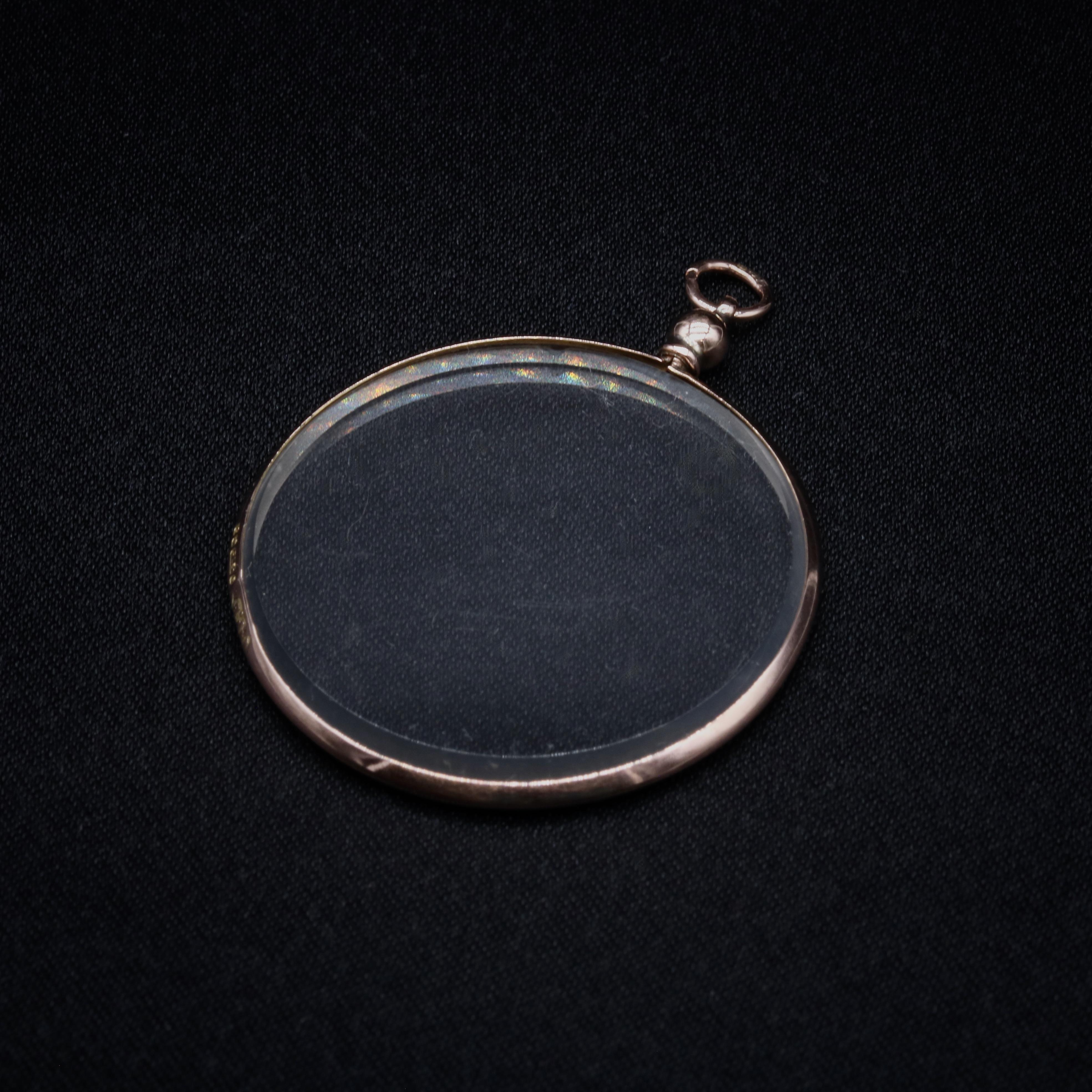 Édouardien Grand médaillon édouardien ancien en or jaune 9 carats à cadre double face en vente