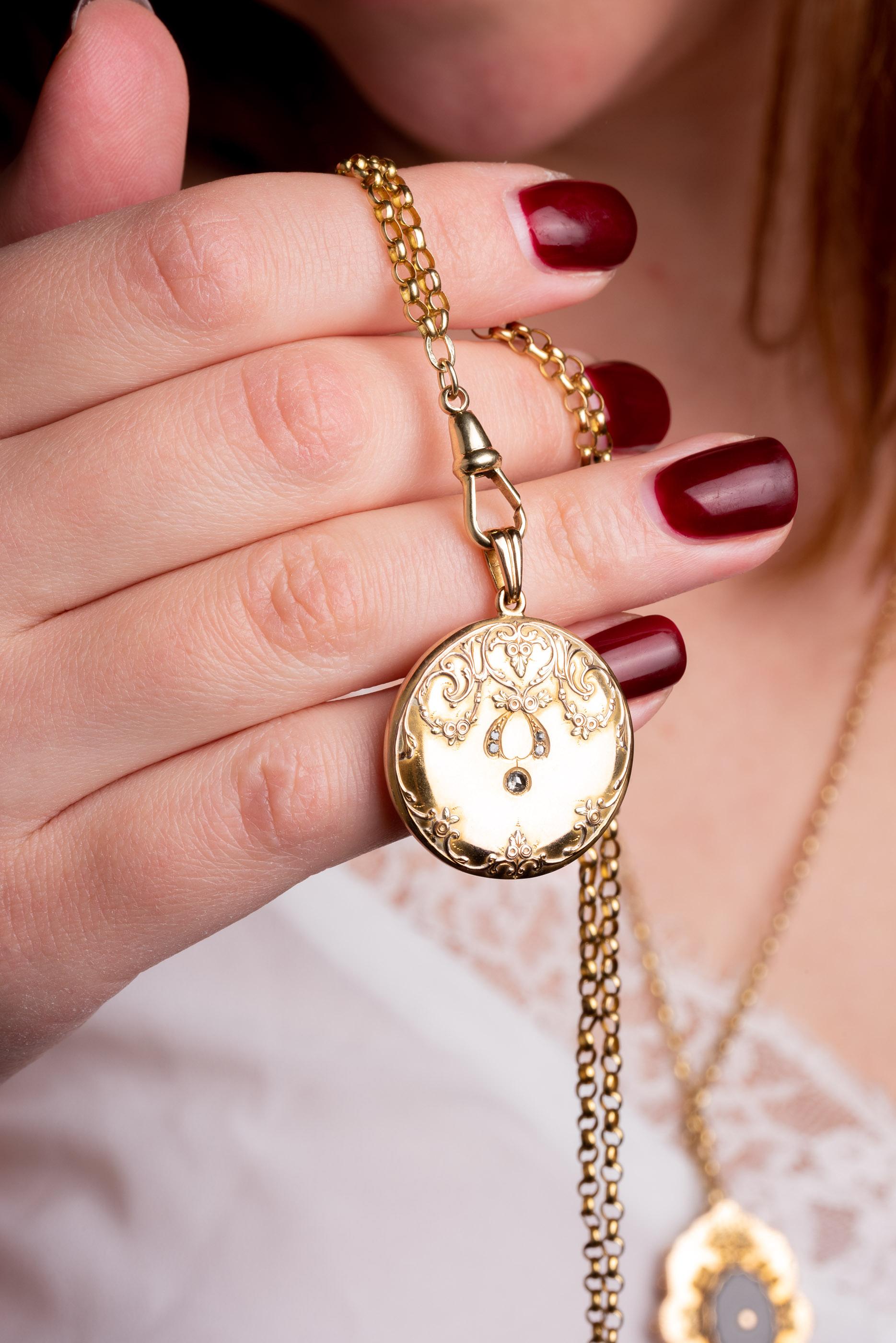 A unique and one-of-a-kind Edwardian golden pocket watch conversion pendant! Made of solid 18 KT gold (all details incl bale) this beautiful pendant used to be a pocket watch lid. Sadly someone decided to part the lid from the watch itself, so we