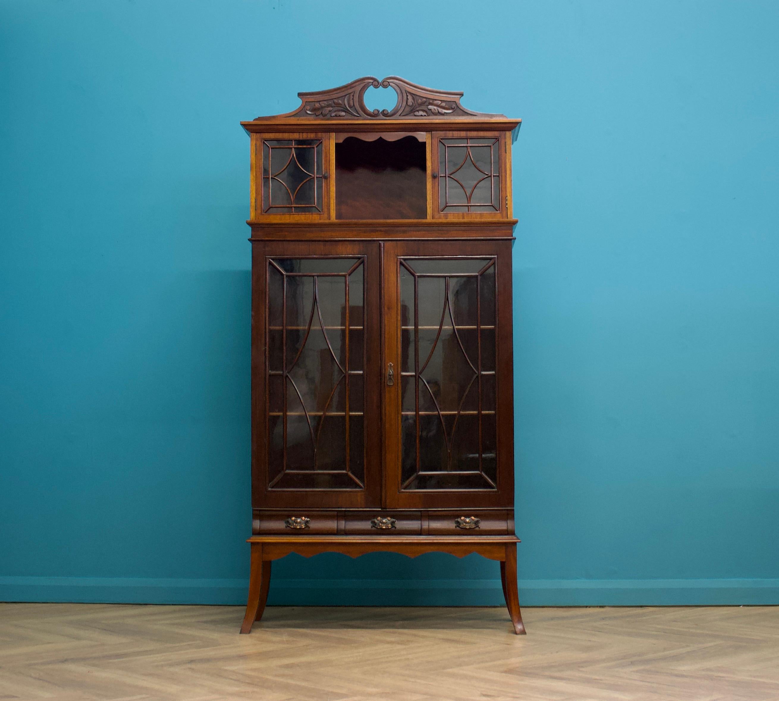 A beautiful quality display cabinet which has a Georgian / Chippendale style

Internally there are adjustable shelves.  There are additional compartments to the top and three drawers to the bottom