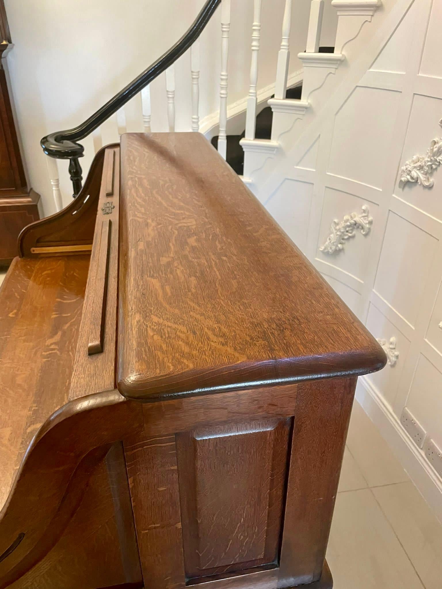 Großer antiker freistehender edwardianischer Roll-Top-Schreibtisch aus Eichenholz in Qualität im Angebot 13