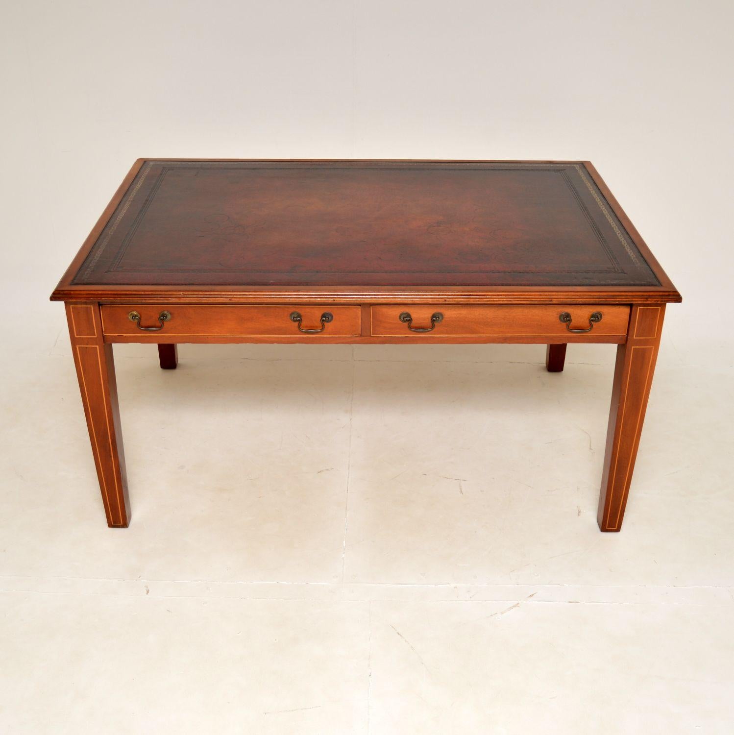 A very large and impressive and desk. This was made in England, it dates from around the 1890-1900 period.

It is of super quality, the wood has acquired a gorgeous light colour tone and has satin wood inlays around the borders. The tapered legs