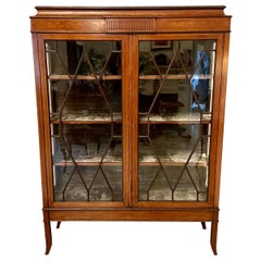 Großer antiker Vitrinenschrank aus Mahagoni mit Intarsien in edwardianischer Qualität