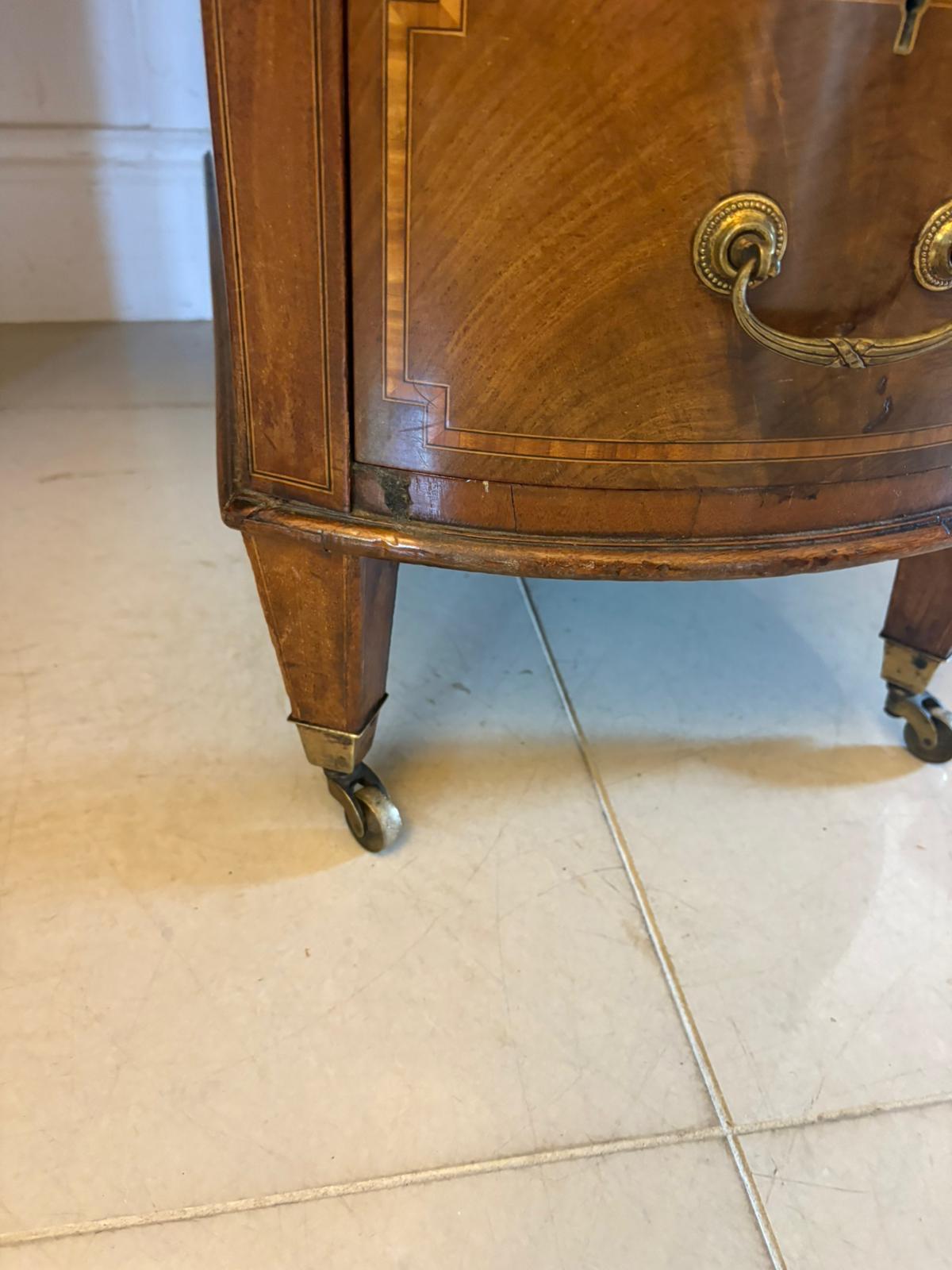 Incrusté Grand bureau ancien en acajou incrusté de qualité édouardienne en forme de rein, à poser en vente