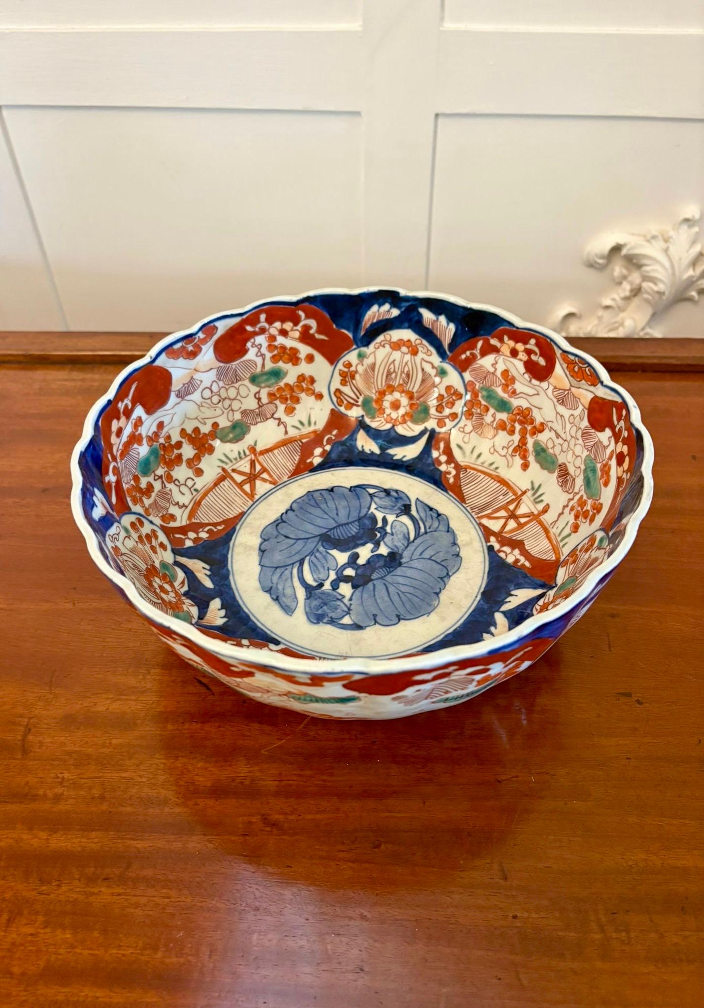 Große antike japanische Imari-Schale in edwardianischer Qualität im Angebot 3