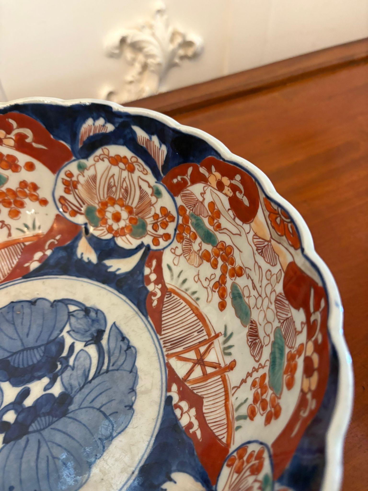 Große antike japanische Imari-Schale in edwardianischer Qualität (20. Jahrhundert) im Angebot